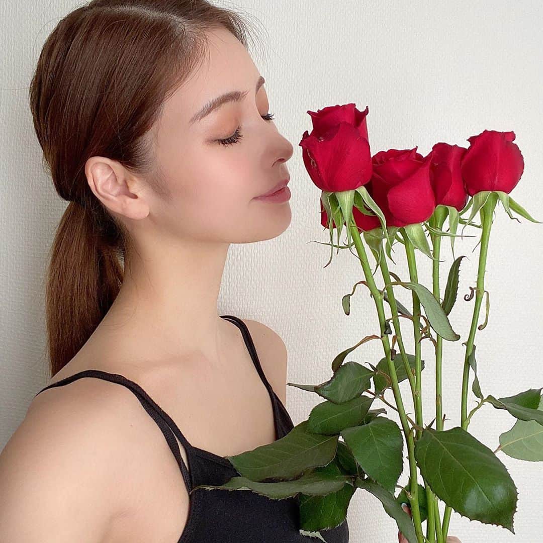 のインスタグラム：「言葉はすごいんだよ。 人を美しく強く幸せにするよ。 SNSでも誰に対しても。 自分の言ったことに責任を持ってね。 言った事は取り消せません。 言霊ってあるよ。 必ず自分に返ってくるからね。 自分の言ったことに責任を持って下さい。 ・ ・ ・ ・ ・ Words make people happy. Take responsibility for what you said. 语言使人幸福。 要对你的言辞负责 ・ ・ これ裸眼の日👀🌱 目が茶色いぃぃのぉよ。。 #裸眼」