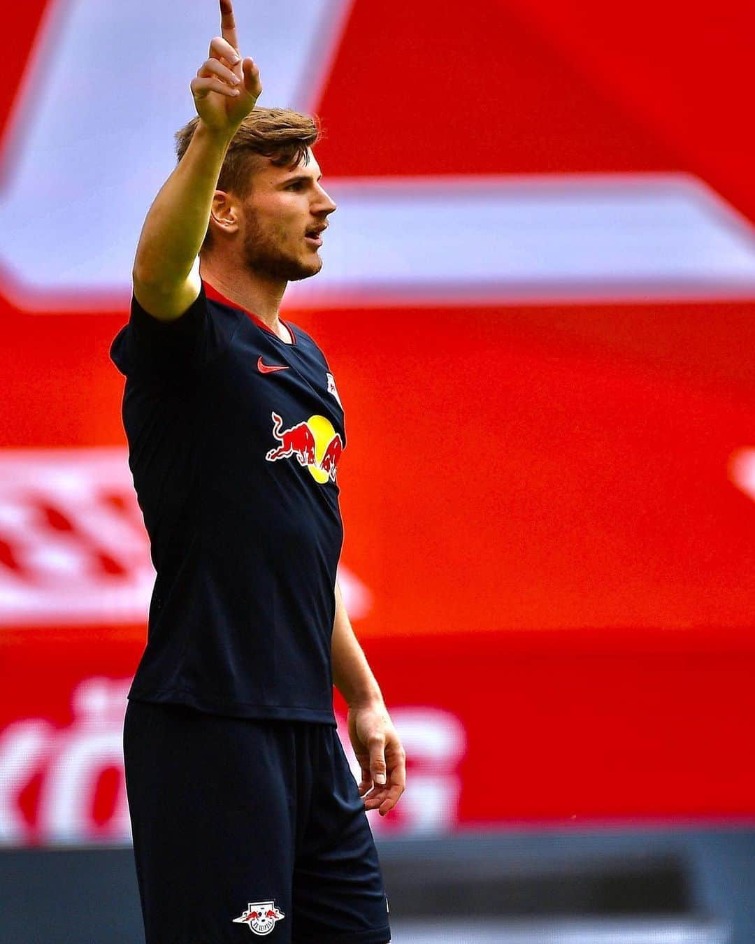 ティモ・ヴェルナーのインスタグラム：「Back to winning ways and very happy about my hattrick! ⚽️⚽️⚽️💪 @dierotenbullen」
