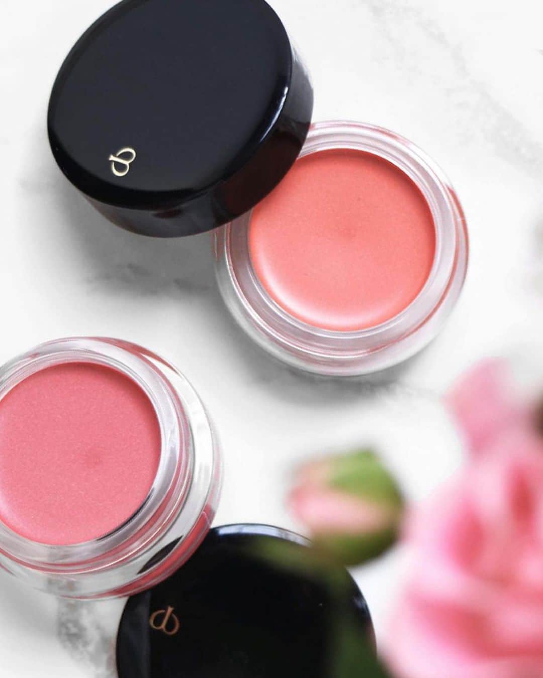 Clé de Peau Beauté Officialさんのインスタグラム写真 - (Clé de Peau Beauté OfficialInstagram)「Bring #spring indoors with the natural-looking flush of #CreamBlush. Photo by: @bubblymichelle.」5月24日 20時33分 - cledepeaubeaute