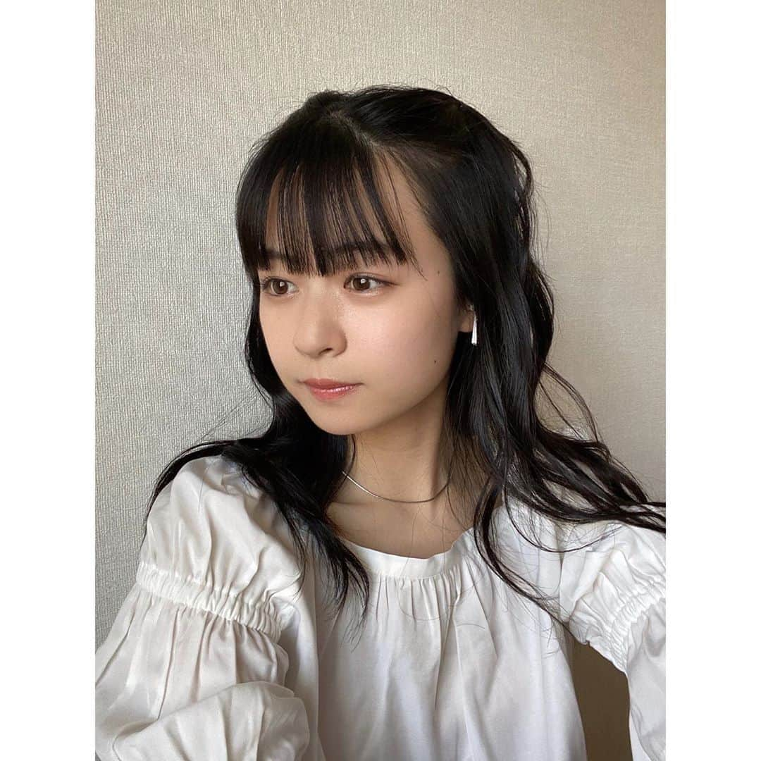 莉子さんのインスタグラム写真 - (莉子Instagram)「いつもとちょっと違うメイク☺︎﻿ YouTubeお楽しみに　🤍﻿ ﻿ そしてお久しぶりのインスタになってしまった！、、？気がする、、﻿ 最近のキュンキュン話でも面白い話でも教えて〜🥺」5月24日 20時25分 - riko_riko1204