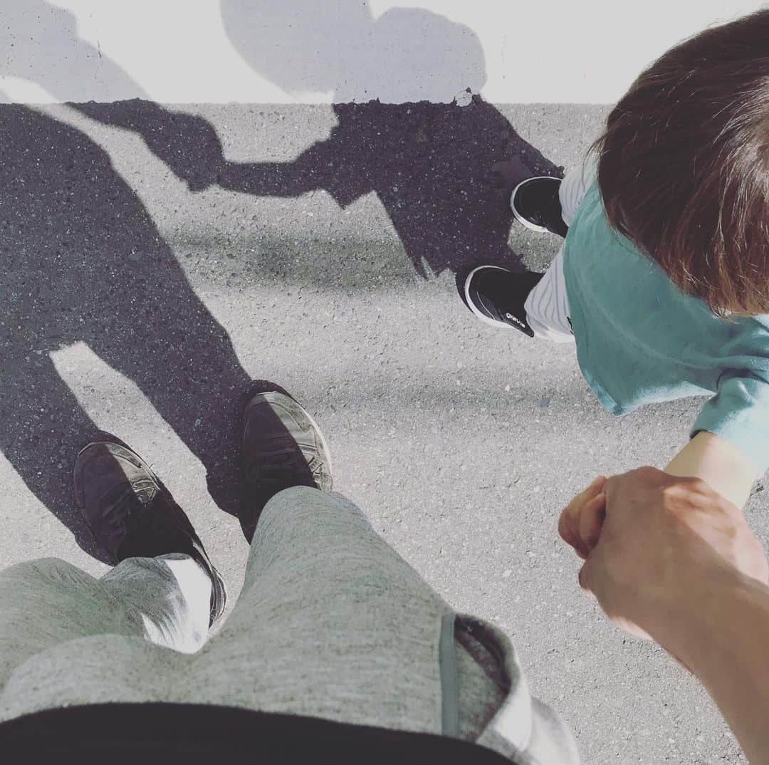 sioneのインスタグラム：「緊急事態宣言解除の方向になりそうな流れだけど、神奈川はまだ危険な気がするんだけどなぁ。 けど、いい加減公園とかで遊ばせてあげたいなぁとも思うし複雑です。」