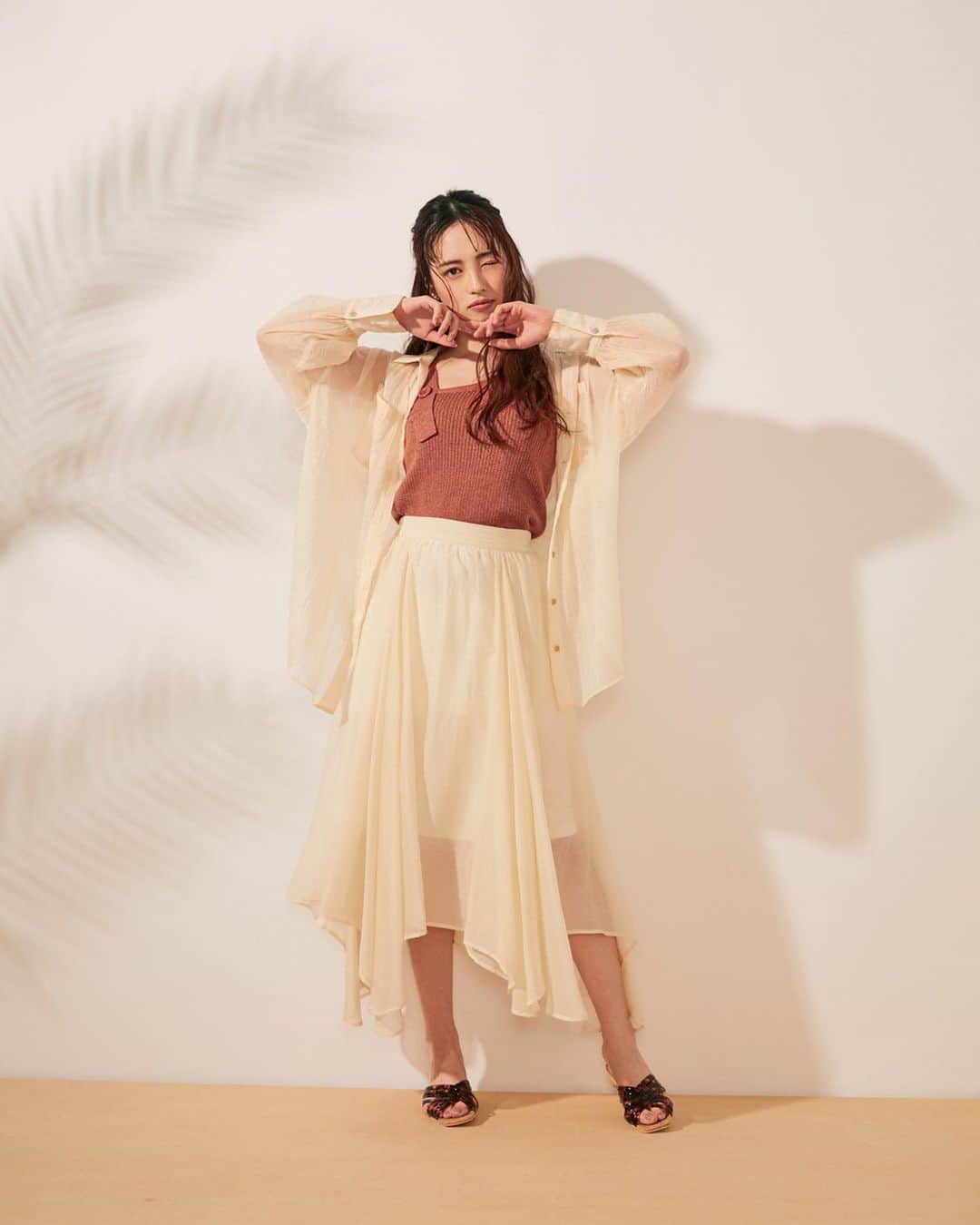 dazzlinさんのインスタグラム写真 - (dazzlinInstagram)「. \ preorder / . #クリンクルフラワーロングワンピース ¥8,000+tax . #ギャザーアシメロングスカート ¥7,000+tax . . ▶︎▶︎アイテム詳細は画像内タグをTAP♡🏷 . . ---------------------- model：宮内理沙　. ----------------------- . . ▶︎▶︎スタッフコーデは @dazzlin_muse からチェック♡ . . #dazzlin#dazzlin_official#dazzlin_muse#dazzlin_campus#dazzlin_spring#dazzlin_summer#2020SS#spring#summer#code#coordinate#春コーデ#シアー#シアーシャツ#シアージャケット#透けシャツ#透けトップス#ワントーン#ワントーンコーデ#ワンピース#クリアサンダル#アシメスカート#RUNWAYchannel」5月24日 20時35分 - dazzlin_official
