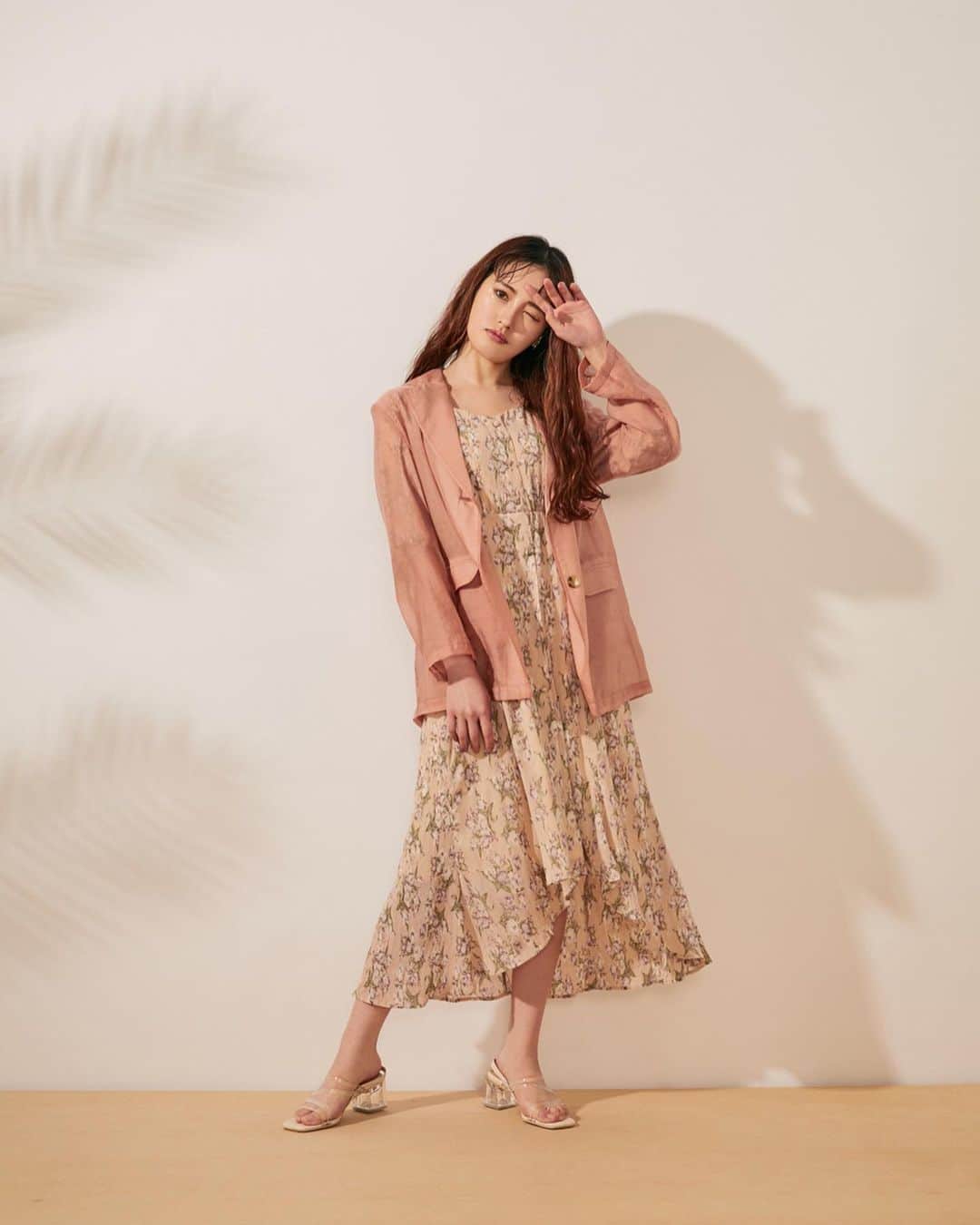 dazzlinさんのインスタグラム写真 - (dazzlinInstagram)「. \ preorder / . #クリンクルフラワーロングワンピース ¥8,000+tax . #ギャザーアシメロングスカート ¥7,000+tax . . ▶︎▶︎アイテム詳細は画像内タグをTAP♡🏷 . . ---------------------- model：宮内理沙　. ----------------------- . . ▶︎▶︎スタッフコーデは @dazzlin_muse からチェック♡ . . #dazzlin#dazzlin_official#dazzlin_muse#dazzlin_campus#dazzlin_spring#dazzlin_summer#2020SS#spring#summer#code#coordinate#春コーデ#シアー#シアーシャツ#シアージャケット#透けシャツ#透けトップス#ワントーン#ワントーンコーデ#ワンピース#クリアサンダル#アシメスカート#RUNWAYchannel」5月24日 20時35分 - dazzlin_official