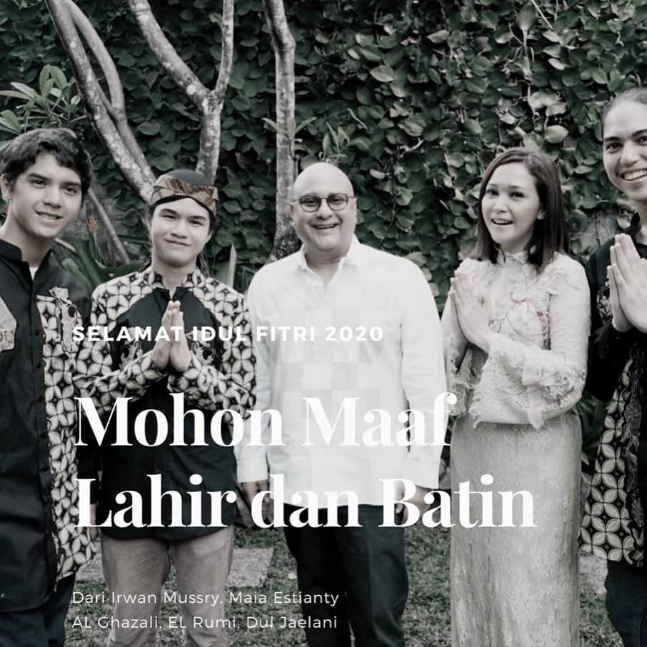 Al Ghazali Köhlerさんのインスタグラム写真 - (Al Ghazali KöhlerInstagram)「Kami sekeluarga mengucapkan  SELAMAT HARI RAYA IDUL FITRI 1 Syawal 1441 H / 2020  MOHON MAAF LAHIR dan BATIN 🙏🏻❤️😇」5月24日 20時39分 - alghazali7