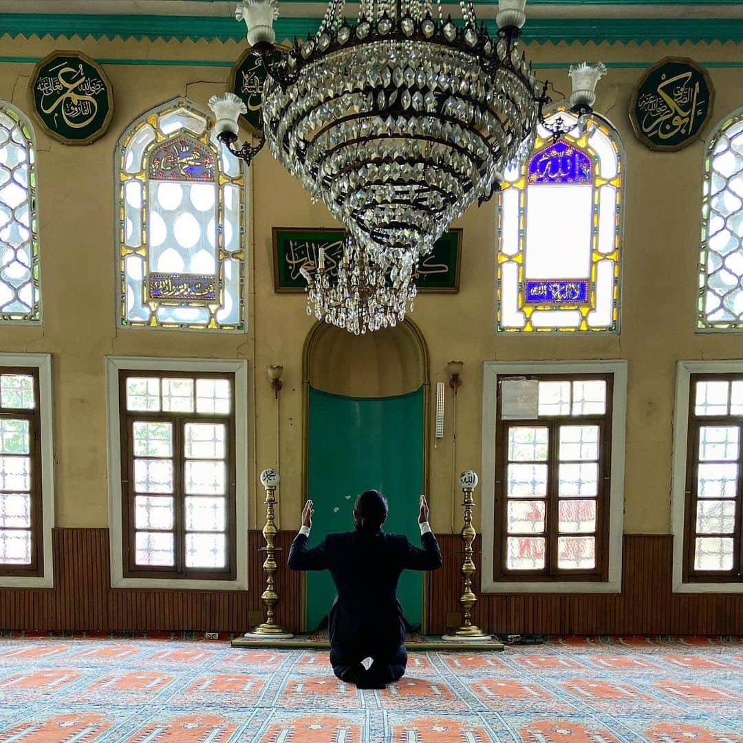 Saltbae（ヌスラット・ガネーシュ）さんのインスタグラム写真 - (Saltbae（ヌスラット・ガネーシュ）Instagram)「Ramazan bayramımız mübarek olsun. Eid Mubarak I pray for the humanity of the whole world 🌎 #saltbae #salt #saltlif」5月24日 20時46分 - nusr_et