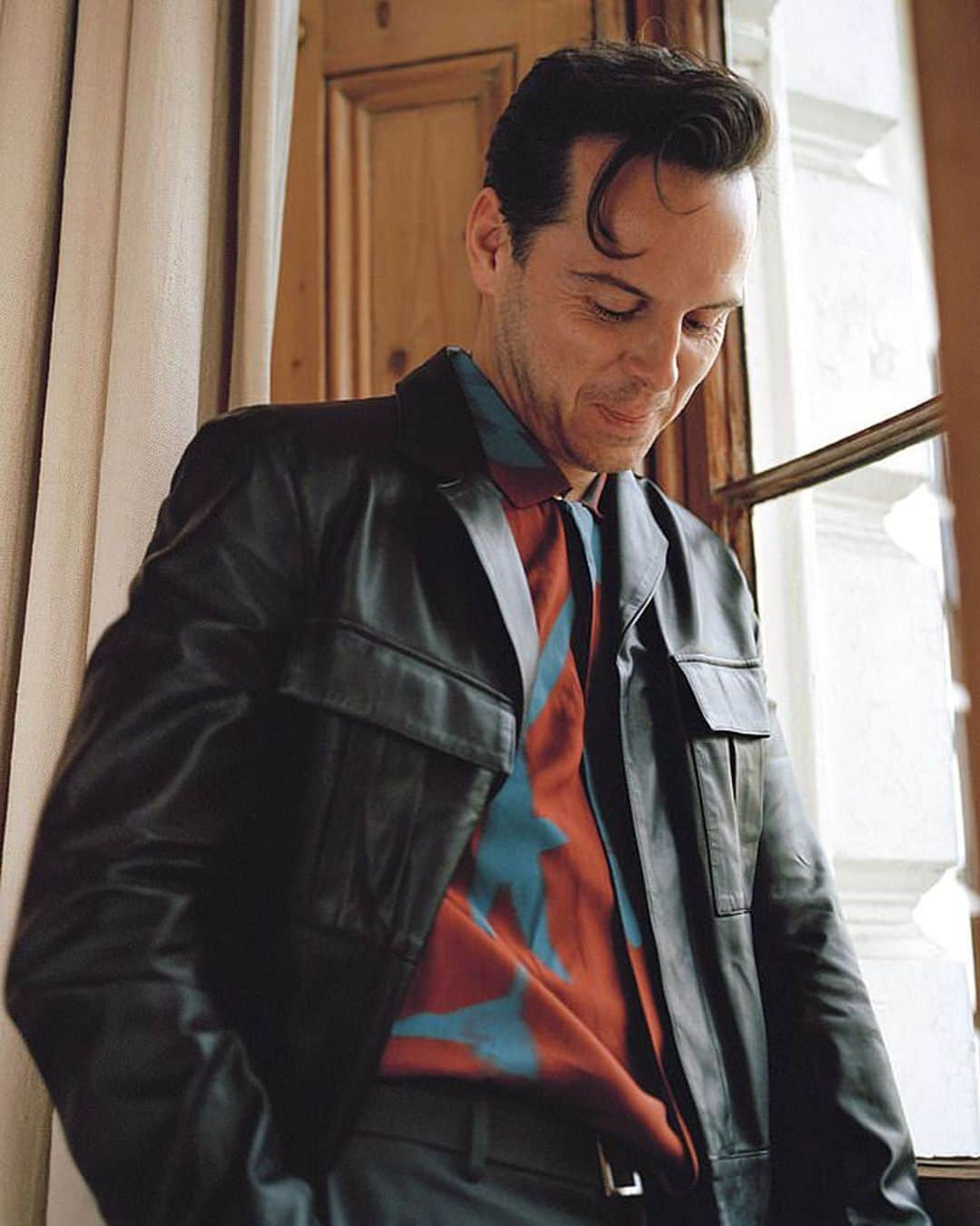 ポールスミスさんのインスタグラム写真 - (ポールスミスInstagram)「What’s so funny #AndrewScott? See the full shoot and interview in the new issue of @_manabouttownuk.  Photography: @laurenmaccabee  Styling: @dougbroad_  #PaulSmith #menswear #fashion #style」5月24日 21時16分 - paulsmithdesign