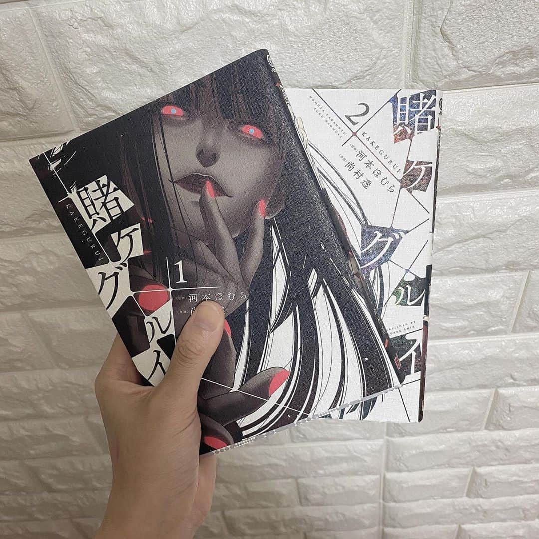 のインスタグラム：「‥﻿ ﻿ 全巻集めようとしてるけど中々買う機会が、☹️﻿ 賭ケグルイ面白くて何回もみちゃう〜﻿ アニメも実写化も漫画もすきっ＼(^O^)／﻿ ﻿ 皆さんは好きなアニメ、漫画はありますか？﻿ コメント欄で教えて欲しいです🤍❕﻿ ﻿ 私は最近、ソードアート・オンラインと﻿ ヴァイオレットエヴァーガーデンを見始めました☘️﻿ 本当に面白いの、もっと早く出会いたかった🙄﻿ ﻿ ‥﻿ #漫画 #アニメ #賭ケグルイ ﻿ #SAO #ヴァイオレットエヴァーガーデン #若林真帆」