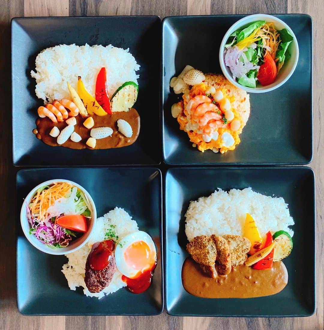 のインスタグラム：「Dining & Bar LAVAROCKではテイクアウトサービスを開始しております☺️﻿ ぜひホテルの味をオフィスやご家庭でお愉しみください。﻿ ﻿ ◆平日限定﻿ テイクアウト営業時間﻿ 朝食：8:30 - 9:15 ﻿ ランチ：11:30 - 13:00﻿ ﻿ ホテル公式LINEアカウントよりご予約も受け付けております💁‍♀️﻿ 待ち時間が少なく、スムーズにお渡しできます😊﻿ プロフィール欄のURLよりお友だち追加できます✨﻿ お友だち限定の1ドリンククーポンをGETしてください❣️﻿ ﻿ 6月もメニューを変更してテイクアウトサービスを継続します👨‍🍳‼︎﻿ ﻿ ————————————————————— #MarriottBonvoy #funathome  #bewell﻿ #cyosaka #テイクアウト #takeaway﻿ #コートヤードバイマリオット新大阪ステーション ﻿ —————————————————————﻿」