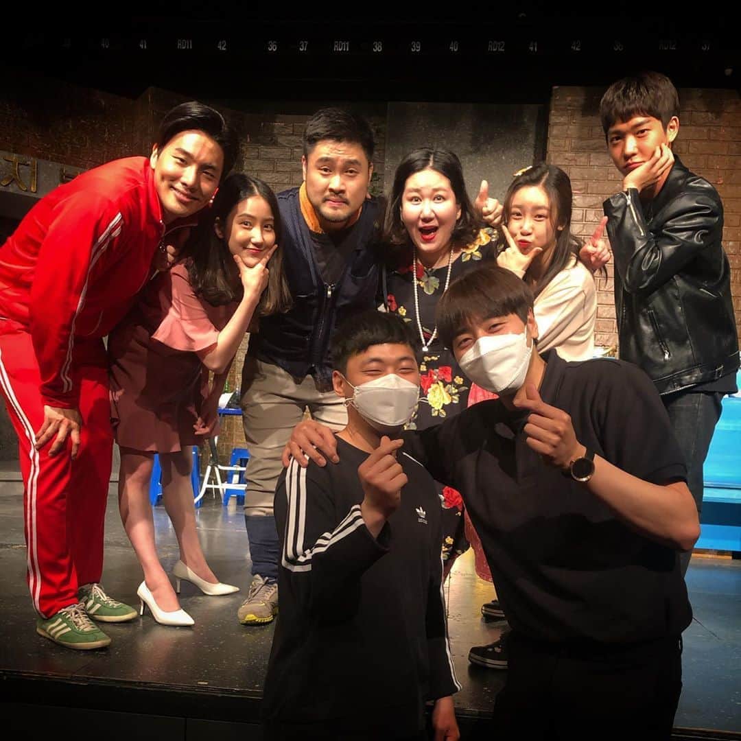 シンバのインスタグラム：「#오백에삼십 #대학로 너무 재밋는데.......😀😀😀😀😀😀😀」