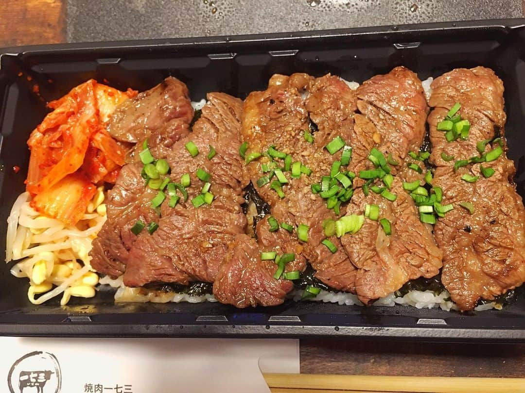 佐藤聖羅さんのインスタグラム写真 - (佐藤聖羅Instagram)「焼肉一七三のハラミ弁当をゲット💖  牛さんありがとう。  牛乳もちゃんと飲んでます。  #焼肉一七三 #ハラミ弁当 #テイクアウト #恵比寿」5月24日 22時02分 - seira_seira.s