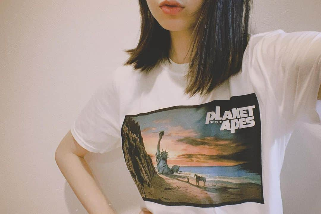 松井咲子さんのインスタグラム写真 - (松井咲子Instagram)「泣く子も黙る猿の惑星Tシャツ . 🗽 #Tシャツ #猿の惑星 #planetoftheapes #tshirt #movietshirts #movietee #さきT」5月24日 22時10分 - sakiko___official