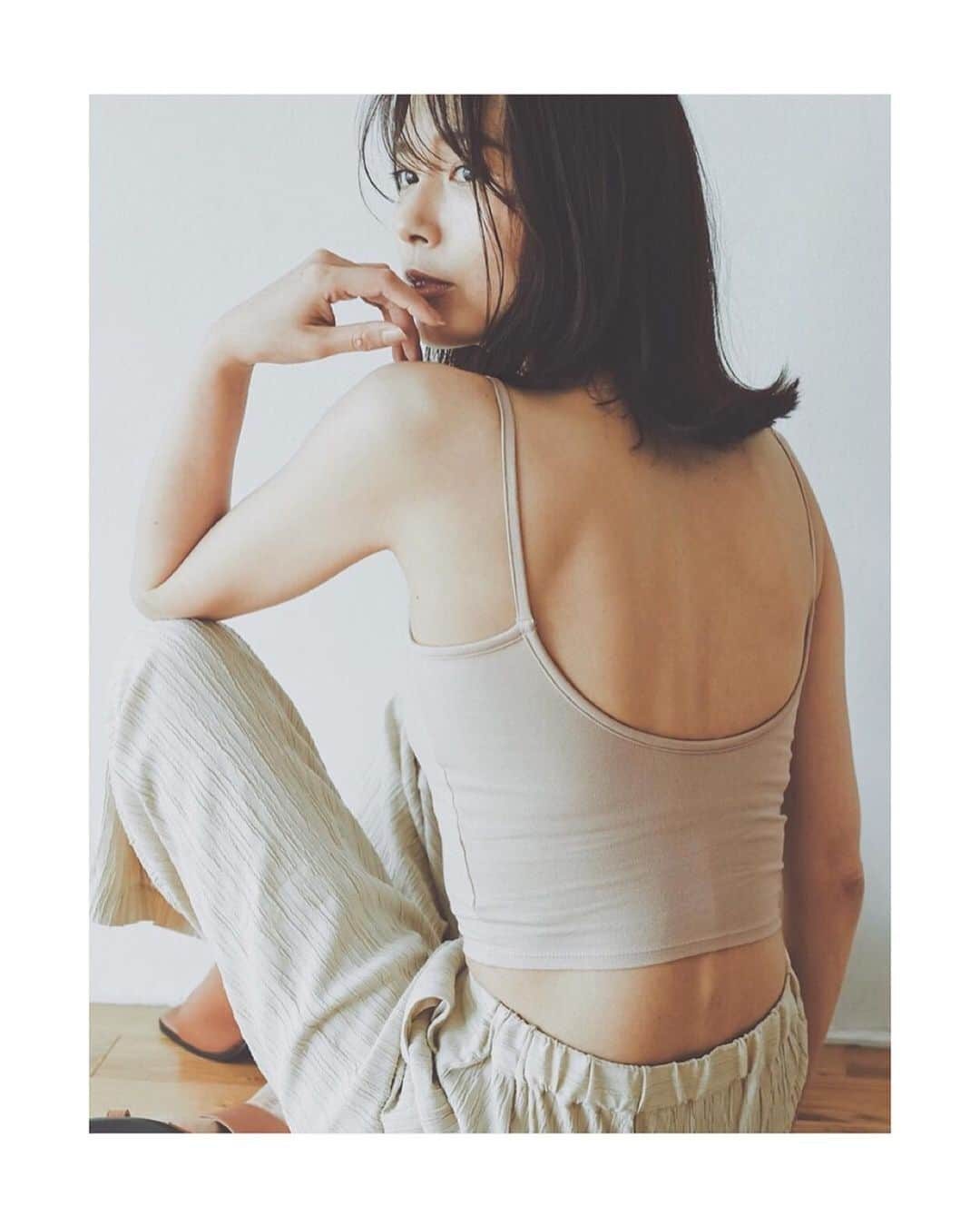 Re:EDIT OFFICIALさんのインスタグラム写真 - (Re:EDIT OFFICIALInstagram)「. ■Sustainable bra top series . 「おしゃれにエコ、ブラいらず。」 Re:EDIT original ″サスティナブラトップシリーズ″ ． 薄手の季節に求める機能性や、 デザイン性を兼ね備え更には環境に優しい リエディオリジナルのサスティナブルな ブラトップシリーズ。 ． ブラいらずのカップ付きデザインで リエディこだわりのシルエットと 環境に配慮した素材で仕上げました。  涼感、通気性に優れており着心地も抜群。  インナーとしてはもちろんヨガシーンなどにも 活躍できこれからの夏のライフスタイルに 必須のアイテム！  ハイウエストボトムとも相性の良いショート丈のキャミソール。 .  No.132841 オーガニックコットン立体カップ付きショートキャミソール ¥1,990+tax . ※画像は加工を加えているため実際のお色味とは少し異なる場合がございます。 . #reedit#リエディ#2020SS#春夏#fashion#ootd﻿#エコインナー#おしゃれインナー#涼感インナー#サスティナブラトップ#カップ付きインナー#サステナ#サスティナブル#SDGs #リエディ #reedit #トレンドファッション #コーデ #コーディネート#インスタ映え #大人カジュアル #ママファッション #オシャレママ #今日のコーデ#お洒落さんと繋がりたい#低身長コーデ#高身長コーデ#Cサイズ#Tサイズ#小さいサイズ#トールサイズ」5月24日 22時06分 - reedit_official