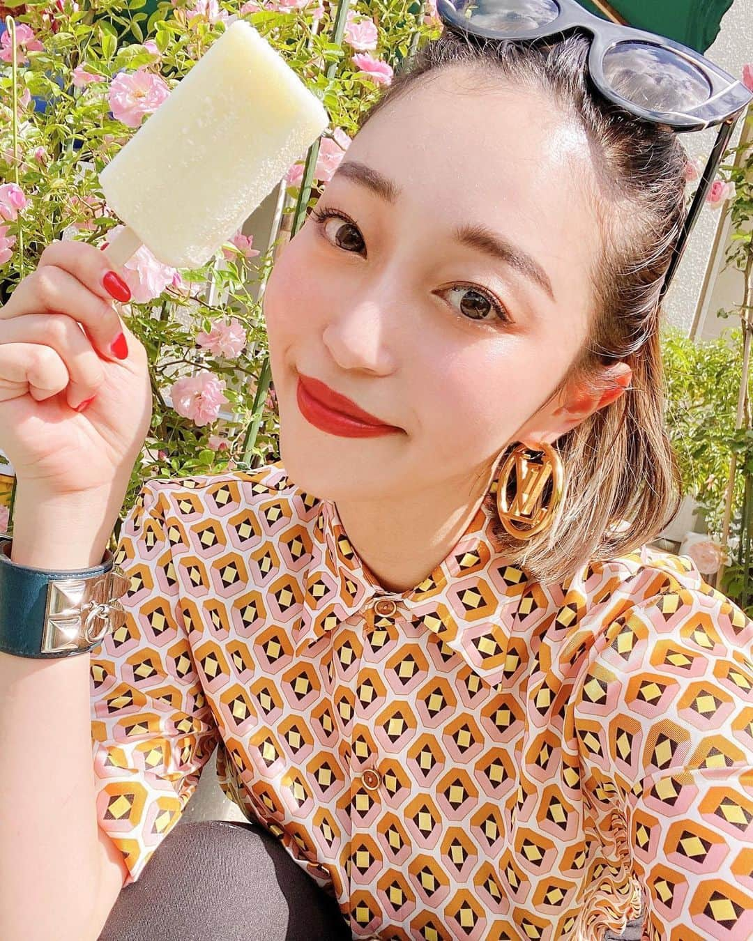 梅谷安里さんのインスタグラム写真 - (梅谷安里Instagram)「お友達のお家でBBQ🤍 お天気も良くて、 最高の1日だった☺️🍖 夏らしい事できてしあわしぇ🤍 食後は551のアイスキャンデーね😝 #BBQ#バーベキュー #summer#アイスキャンデー」5月24日 22時12分 - anriworld