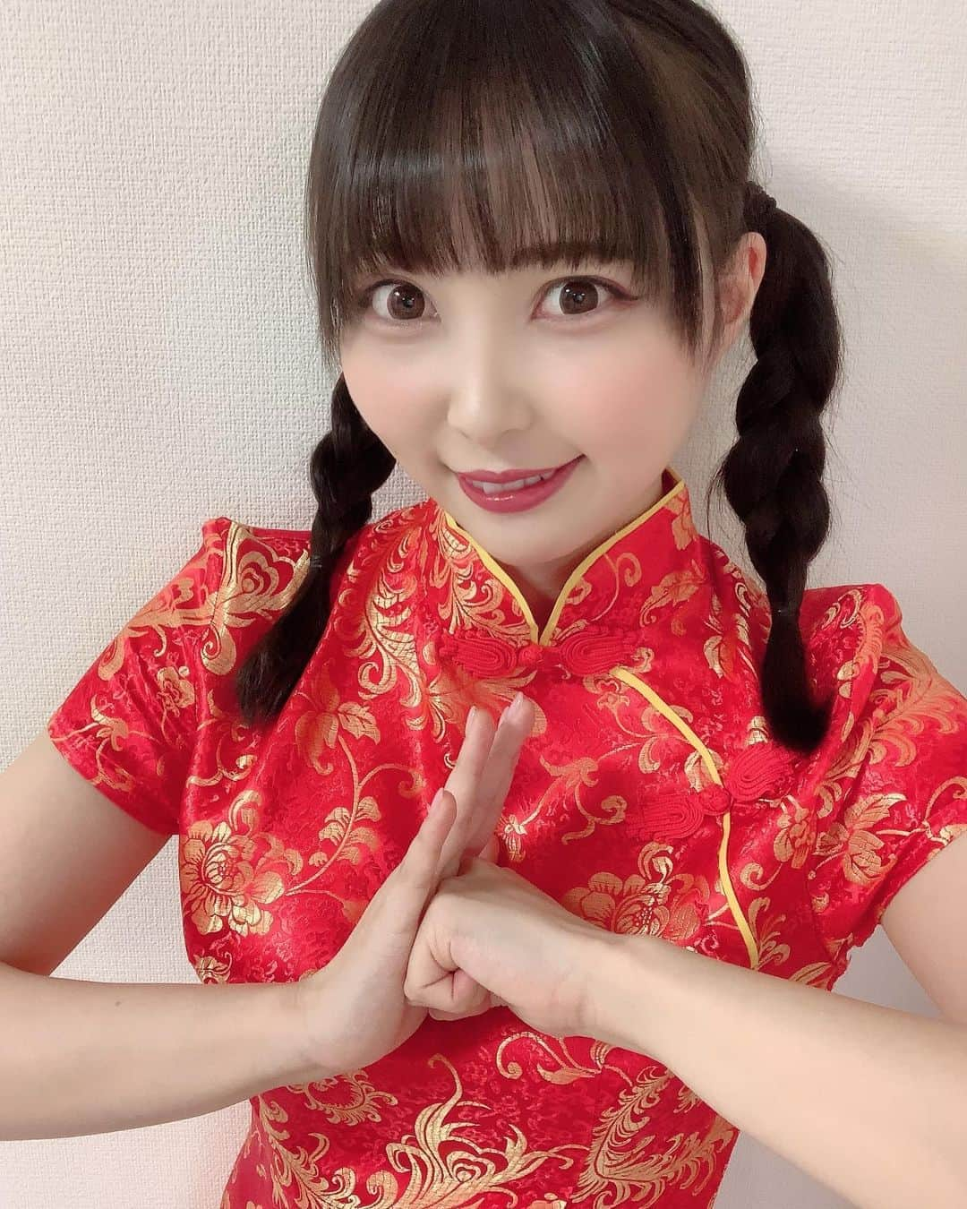 堀詩音さんのインスタグラム写真 - (堀詩音Instagram)「にーはお！﻿ ﻿ ﻿ #NMB48 #オンラインお話会﻿ #ZOOM個別お話し会﻿ #ありがとうございました﻿ #チャイナドレス 着ちゃったよ #しおんがパスポート無くした場所﻿ #中国﻿ #🇨🇳」5月24日 22時27分 - shion_hori