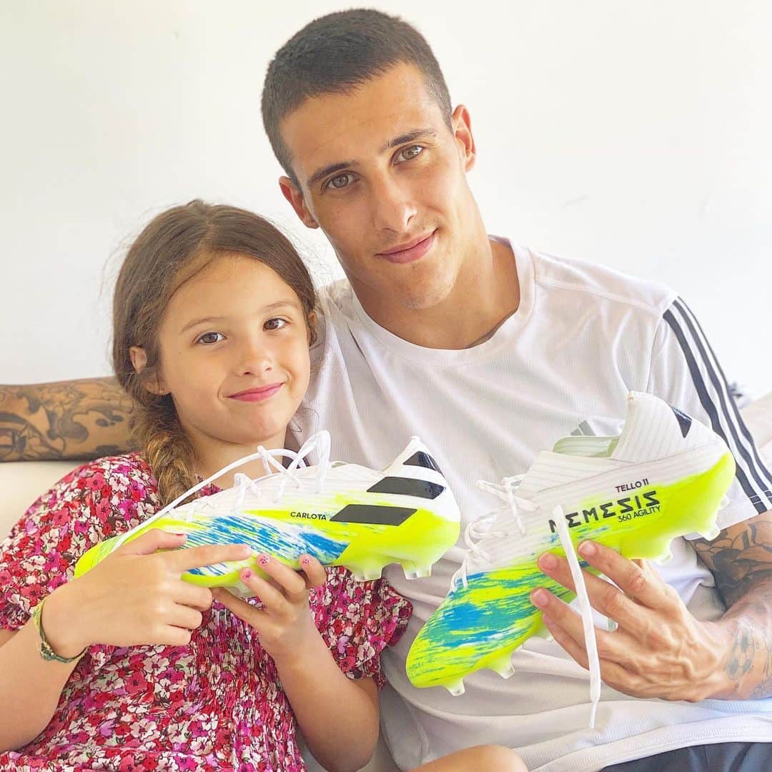 クリスティアン・テージョのインスタグラム：「Os gustan mis nuevas Adidas Nemeziz?😱🔥 Con muchas ganas de que empiece a rodar la pelota🤞⚽️ @adidas_es @adidasfootball」