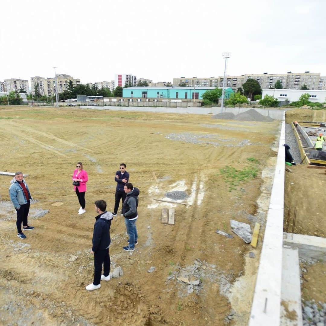 レバン・コビアシビリさんのインスタグラム写真 - (レバン・コビアシビリInstagram)「🇬🇪⚽️🏗 გლდანში სფფ-ის საფეხბურთო ცენტრის მშენებლობა მიმდინარეობს.  Together with my colleagues from GFF we inspected an ongoing construction of GFF football center in Gldani, Tbilisi. @georgianffofficial #gff #football #grassrootsfootball #soon #youthfootball」5月24日 22時25分 - levankobiashvili