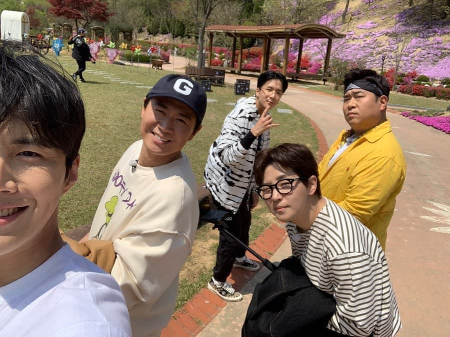 DINDINさんのインスタグラム写真 - (DINDINInstagram)「넘나 따뜻해 우리 멤버들 💕  #1박2일 #연정훈 #김종민 #문세윤 #김선호 #라비 #딘딘 #한명씩들어오는거너무귀엽다」5月24日 22時28分 - dindinem