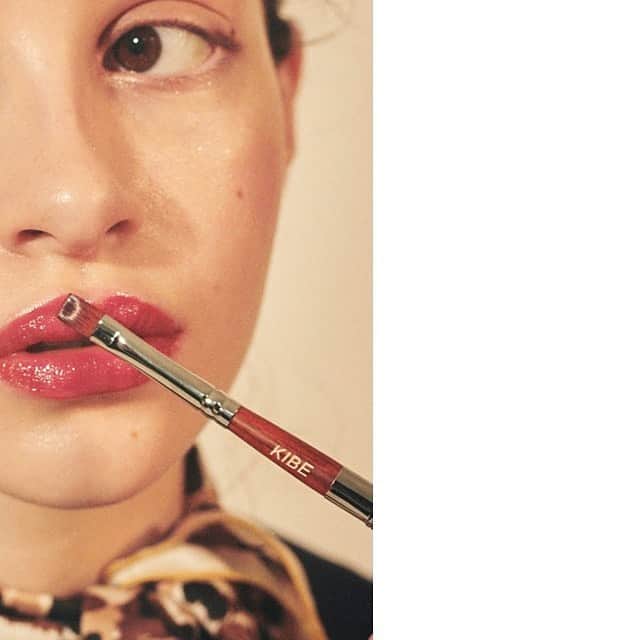 木部明美さんのインスタグラム写真 - (木部明美Instagram)「・﻿ そろそろLip💄塗りたいネ♡﻿ ﻿ KIBEリップブラシ﻿ 韓国行った時にネームを…﻿ 無料でいれてくれた。。。﻿ ﻿ お気に入りブラシ♥﻿ ﻿ #きべメイク#kibe#lip#brush#soul#make」5月24日 22時30分 - kibeburu
