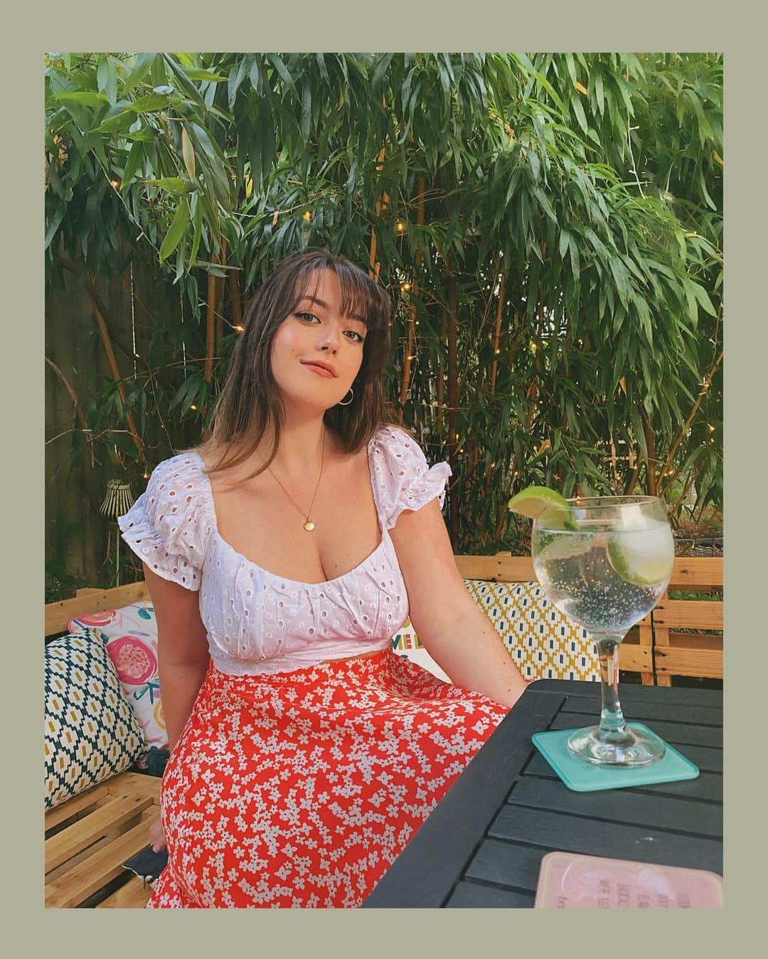 Rebecca Penfoldのインスタグラム：「Don’t mind me, just dressing up for drinks in the back garden 🍸 Top - @asos [gifted] #asos #asosdesign」
