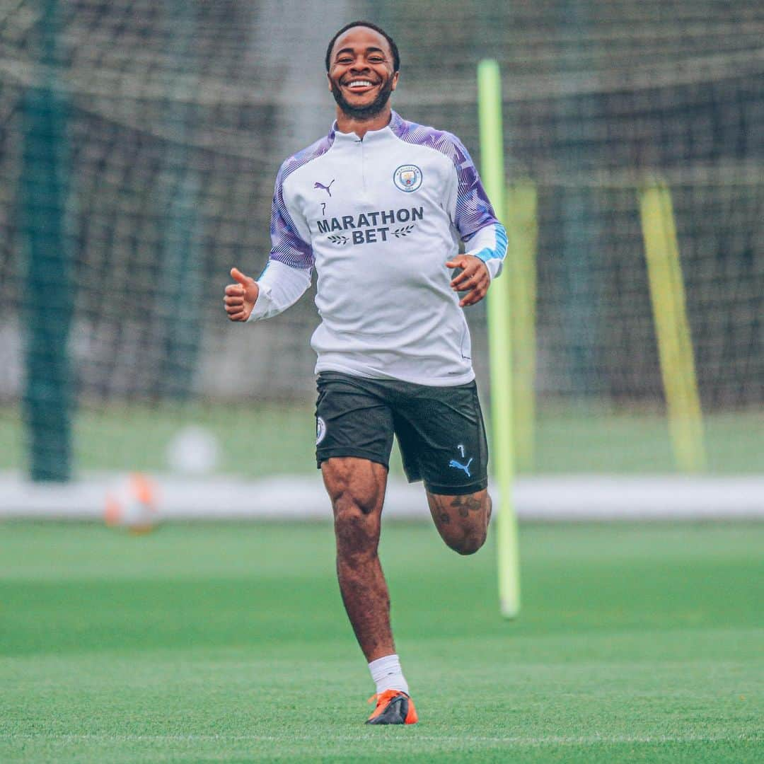 マンチェスター・シティFCさんのインスタグラム写真 - (マンチェスター・シティFCInstagram)「A series of Sunday @sterling7 smiles 😀😀😀⁣ ⁣ ⁣ #mancity」5月24日 22時39分 - mancity