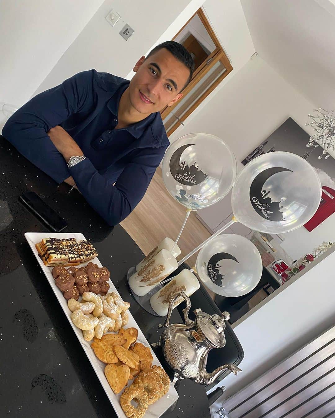 アンワル・エル・ガジのインスタグラム：「Eid mubarak to all my muslim brothers and sisters around the world! ❤️」