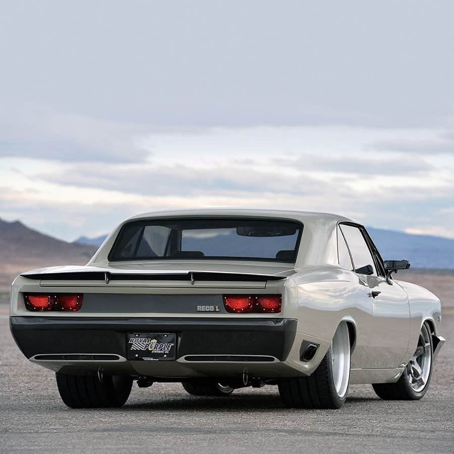 CARLiFESTYLEさんのインスタグラム写真 - (CARLiFESTYLEInstagram)「Recoil Chevelle. Check out that interior! Photo by @drewphillipsphoto | built by @ringbrothers #carlifestyle」5月24日 22時56分 - carlifestyle