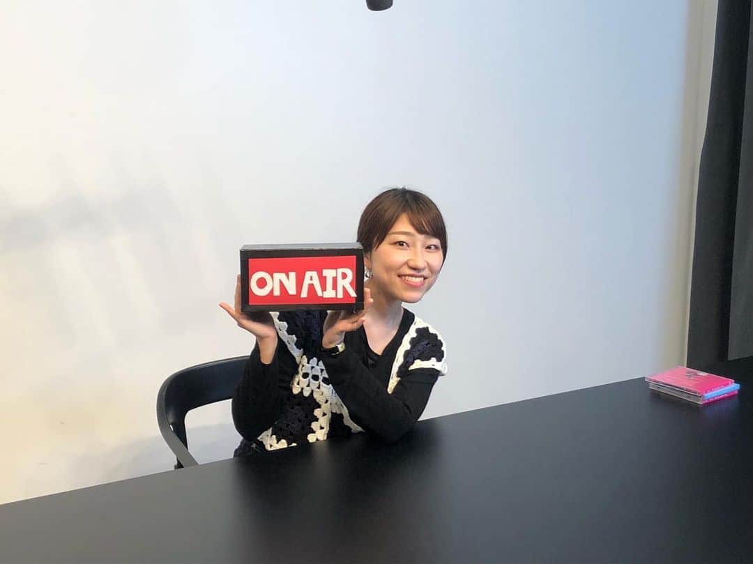 関取花のインスタグラム：「「帰ってきたごっつぁんラジオ」聴いてくださり本当にありがとうございました！ リアルタイムでみんなと話せているようで楽し過ぎました。永遠にできそうだった☺️📻お聴きいただいた方はもちろん、たくさんの方に協力していただいたおかげです。 ・ 次は5/31 19時〜生ライブです！ワンマンと同じメンバー、スタッフで臨みます。お楽しみに！ #ごっつぁんラジオ  #家で五線譜」