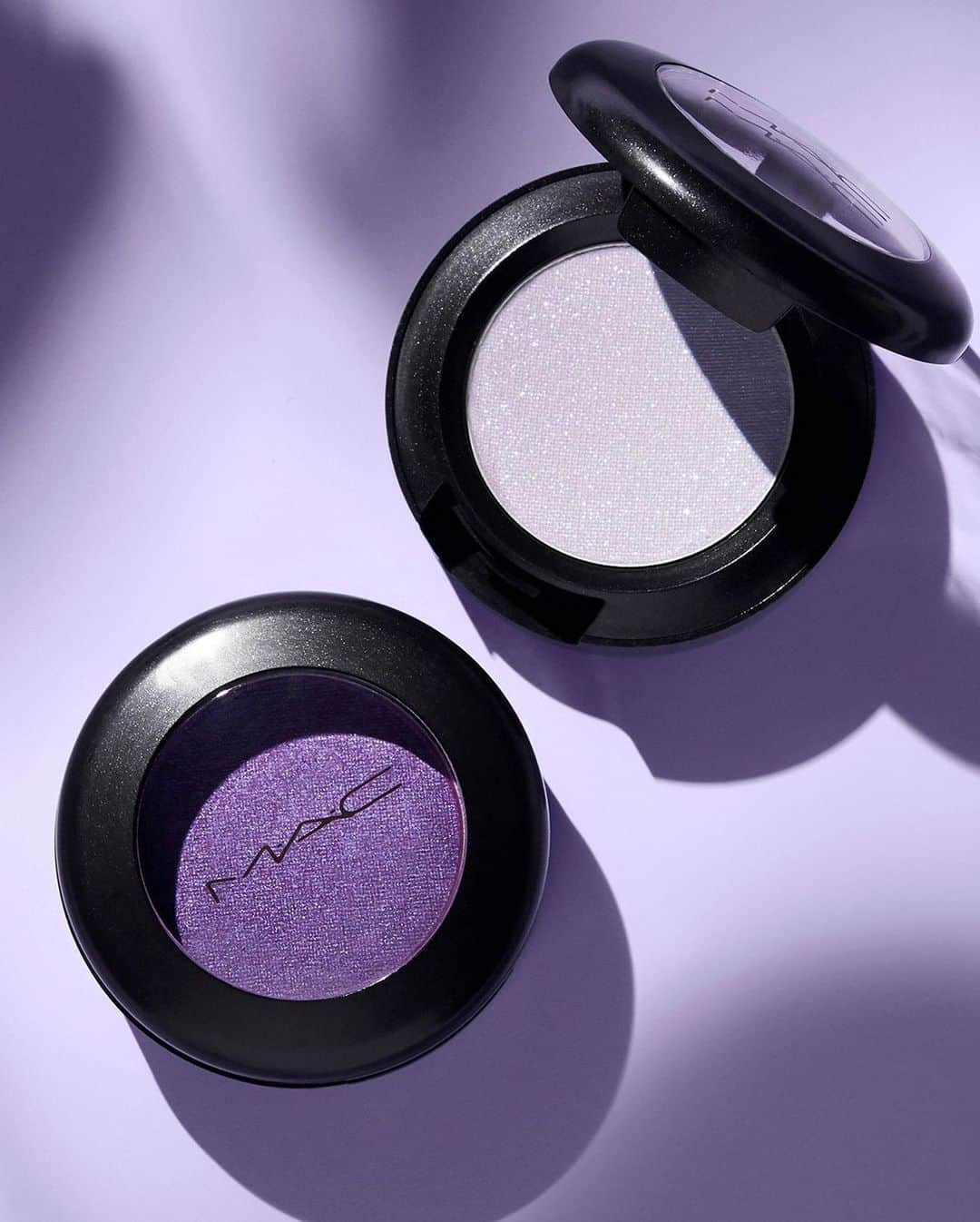 メイクアップアートコスメティックスさんのインスタグラム写真 - (メイクアップアートコスメティックスInstagram)「Can we #Humblebrag about our Eye Shadows for a second? From icy lilac Eye Shadow in #Humblebrag to shimmery purple Eye Shadow in Darkroom, our highly pigmented powder purples reign supreme 💜. What’s your go-to purple hue?」5月24日 23時03分 - maccosmetics