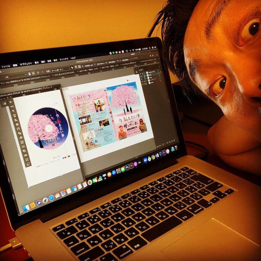 阿部浩貴のインスタグラム：「わたくし、ここ数日徹夜続きなのでございます。 緊急事態宣言明けに寝不足で免疫力ガタ落ちしてる自分…。 なので明日も籠もって作業します。 5月28日発売のアップダウン2人芝居、音楽劇『桜の下で君と』ドキュメンタリーDVD〜今、伝えたい事〜のパッケージデザインや編集作業です。 チラ見せ。 予約はアップダウンオフィシャルLINEアカウントにて！ 【アップダウンLINEオフィシャルアカウント】 ◆◇登録はこちらから◆◇ https://line.me/R/ti/p/%40wwg9401t」