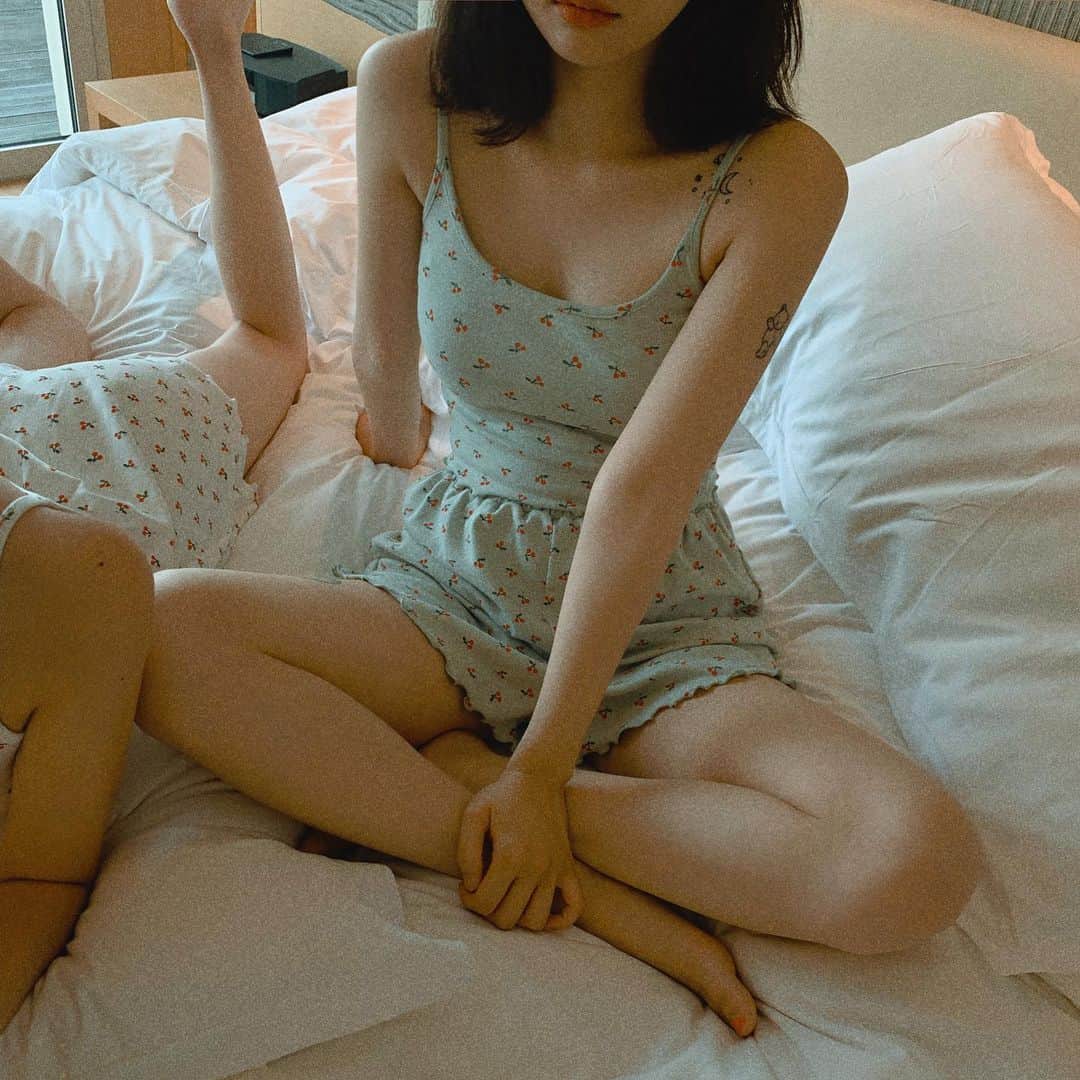 Chuuのインスタグラム：「친구랑 같이 입어 더 귀여운파자마👩‍❤️‍👩 굿나잇❣️ #chuuseoul」