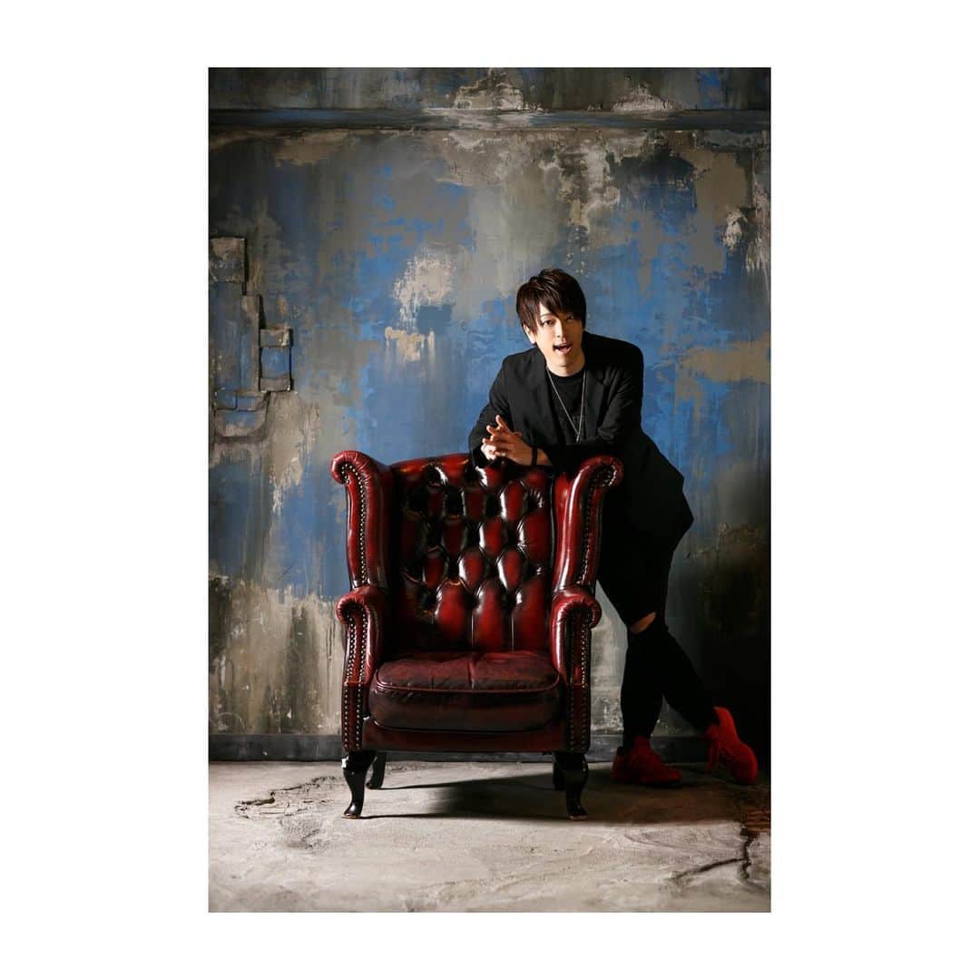 高木俊さんのインスタグラム写真 - (高木俊Instagram)「新しいソファーが欲しい。 #椅子  #ソファー」5月24日 23時22分 - t.shunly