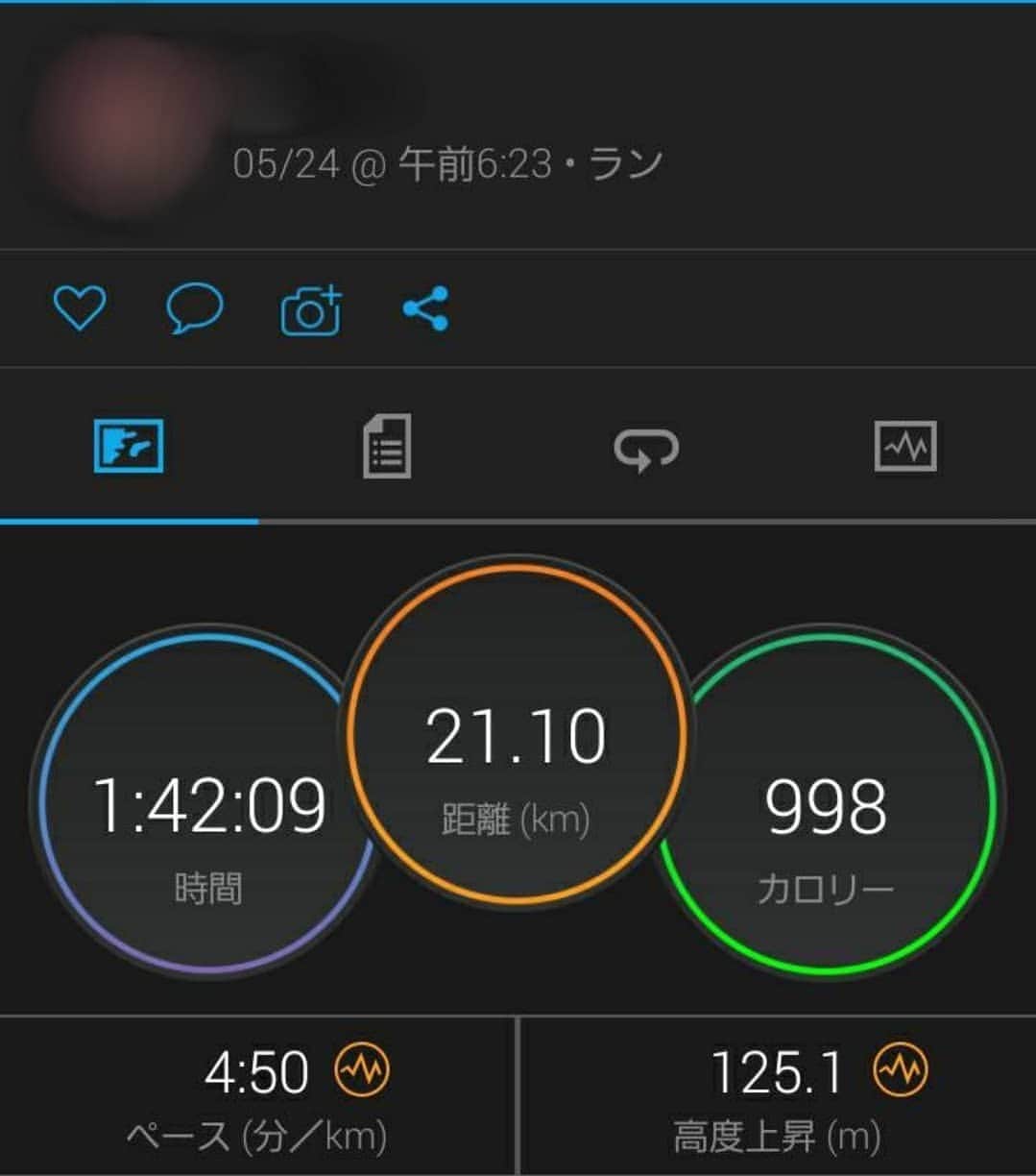 Satomiさんのインスタグラム写真 - (SatomiInstagram)「. 2020.5.24* . もう日曜日が終わってしまう･･･ 今日の #お昼ごはん です。 . @pand_stylebread の #冷凍パン と @boulangerielapain のベーグルで。 . 娘作の #よだれ鶏  スナップえんどう入りの #ジャーマンポテト 風 トマトと紫玉ねぎの #塩麹マリネ  #新玉ねぎのスープ . . リベイクした冷凍パンの美味しさにほっこり。 クリチを塗ったくるみとキャラメルのベーグルの 美味しさにうっとり。 たくさんの美味しいが詰まったお昼ごはんでした。 . 息子、毎日5時起きで早朝走りに出るのですが、 今日は出たのも少し遅めだったみたいだけど 8時を過ぎても帰ってこない･･･ ちょっと心配になってそわそわしていたところへ ハーフマラソンしてきた！と帰宅。 まさかの21キロですか😅 . 実は、寮から帰ってきている間に怪我をした息子。 程度は酷くなかったので、少しずつ走れてはいましたが、 なかなか本格復帰とはいかなかったみたいです。 焦る気持ちもあったんじゃないかな。 そこをじっと耐えて、調整してきたんだと思います。 今日はスピードは出していないそうですが、 この距離を走れて少し安心したかな。 水曜日の帰寮に間に合いそうで良かった。 向こうでみんなと一緒に無理なく走れますように。 どうか、大きな怪我だけはしないで欲しいと、 ただただ祈るばかりです。 . そんな息子、この1ヶ月でなんだか大きくなった？ 上半身が一回り大きくなった気がします。 ただそのタンクトップ、もういい加減やめてくれる？ だってこれ、140って🤣🤣🤣 この方、身長は170を超えております。 いつまで着る気なん！？笑 普通のちゃんとしたサイズの、あるんですよ。 なぜか数日に1度、この140タンクトップが 洗濯に出ています💧 寮にも持っていく気やろうか？？ もう生地もだいぶ薄くなってるよ～😂 . . #おうち時間 #さとみのごはん #キッチングラム  #フーディーテーブル #クラシル #マカロニメイト  #フーディストの春 #ロカリ #コッタ #おうちでパンド  #うつわ好き #ジョイスオンザテーブル #パラティッシ  #スヴェイルファニチャー #イイホシユミコ  #楠田純子 #後藤国義 #マリメッコ  #instafood #wp_deli_japan #iegohanphoto  #lin_stagrammer #stayhome #lunch #instafood . .」5月24日 23時44分 - satomi614