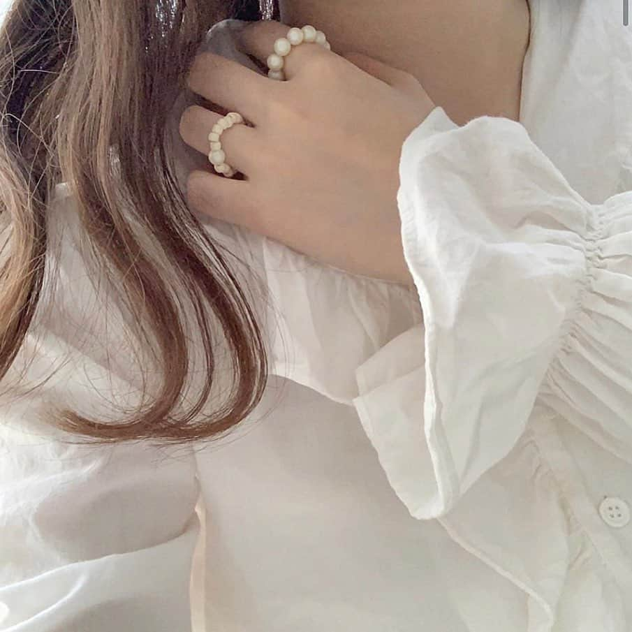 ローリエプレス編集部さんのインスタグラム写真 - (ローリエプレス編集部Instagram)「💍﻿ ﻿ 韓国で流行っている#ビーズリング をハンドメイドで手作りするおしゃれ女子が急増中〜♡﻿ ﻿ お花のリングやシンプルなリングなど、とにかくビーズのキラキラ感がかわいすぎる👀💓💓﻿ ﻿ 涼しげでこれからの時期にもぴったり❤️﻿ ﻿ ぜひみんなもチェックしてね♩﻿ ﻿ ﻿ ﻿ ❤Thank you❤﻿ @2000_mg ﻿ @ayu9403_ ﻿ @a.c.o__ ﻿ @i__ur____ ﻿ @kg_ayk ﻿ @ao__.79 ﻿ @mkxxlll ﻿ ﻿@piso.1.3 ﻿ ﻿ #laurierpress_fashion﻿ ﻿ ﻿ ﻿ ﻿ ローリエプレスでは、すてきな投稿をリポストします🌸﻿ あなたの投稿に @laurier_press をタグづけしてね💕リポストさせてもらうかも🙊💭 ﻿ ﻿ みんながステイホーム週間に知りたいことも募集中！この投稿のコメントで教えてね💕﻿ ﻿ ﻿ ﻿ ﻿ #ローリエプレス #laurierpress」5月24日 23時42分 - laurier_press