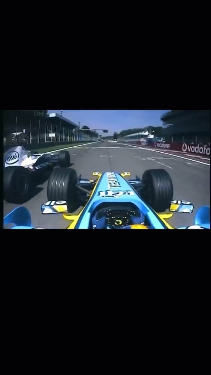 ニック・ハイドフェルドのインスタグラム：「#latebraker #waitforit Footage from @f1.classic of Monza start (I’m in the white and blue BMW 😉) . . . . #f1 #monza #racing #overtake #defending #throwback #enginesound」