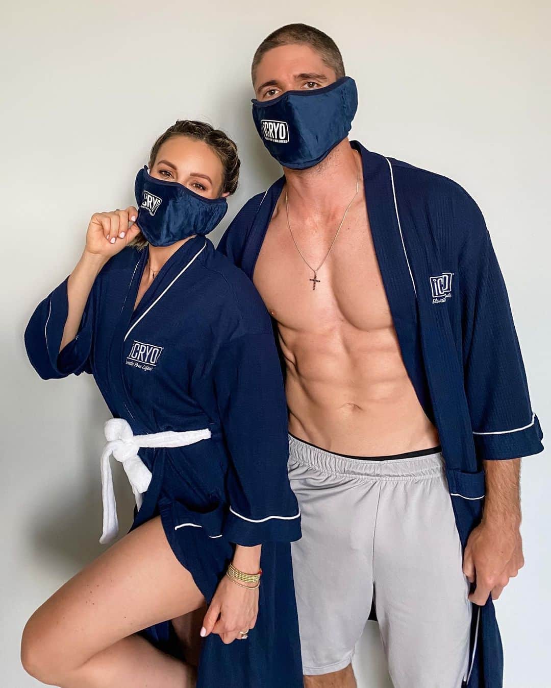 Paige Hathawayさんのインスタグラム写真 - (Paige HathawayInstagram)「MASK, check! ROBE, check! SOCKS, check! GLOVES, check! WE ARE READY for some Whole Body Cryotherapy!! We started construction on @icryo_prestonhollow and I can't wait for it to open! If you’re in or near Dallas would you come to my grand opening?! TAG SOMEONE YOU’D BRING!  Have you ever done cryotherapy and would you be interested in WINNING A FREE MEMBERSHIP to my location if I did a giveaway? FOLLOW my locations IG 👉🏼 @icryo_prestonhollow and stay tuned! #iCRYO #cryo #dallas #cryotherapy #wellness #recovery」5月25日 9時31分 - paigehathaway
