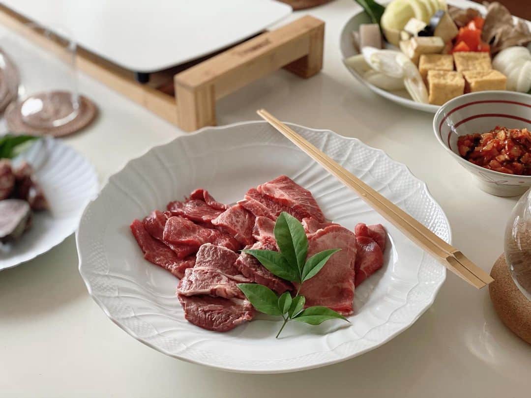 Risako Yamamotoさんのインスタグラム写真 - (Risako YamamotoInstagram)「お家で焼肉🥢 徳島から美味しいお肉をお取り寄せ🥩 大学の同級生のふんちゃん @meat_fujiyama420 のお店🐮 ・ 内容はお任せでお願いしました♪ 希少部位も混ぜてくれたふんちゃんスペシャル✨ おうちでタン食べれるなんて幸せ😭🙏🏻❤️ ・ ・ ありがとう〜！♥︎ #焼肉 #stayhome #おうちごはん #おうち時間 #北島藤原精肉店 #お取り寄せ #お取り寄せグルメ」5月25日 9時41分 - risako_yamamoto