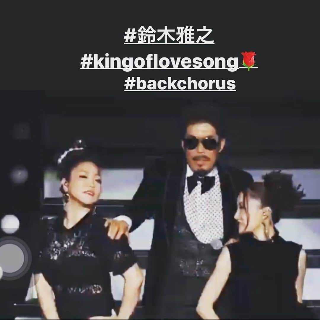 有坂美香さんのインスタグラム写真 - (有坂美香Instagram)「バックコーラスで参加させて頂いた鈴木雅之さんのツアーです！映像化されていなかったレアなツアー動画‼️ 期間限定ですので是非〜⭐️ #鈴木雅之　#kingoflovesong🌹  #プレミアムライブ無料配信中 #tasteofmartinitour2017  Voice With Manner  前半 https://youtu.be/DgKMZ-hVL8Y  後半 https://youtu.be/3UbG-Q7nlo8」5月25日 9時44分 - mikaarisaka