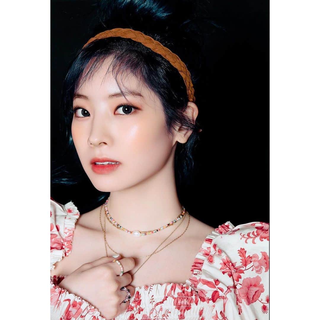 ダヒョンのインスタグラム：「dahyun’s details 💙 ⠀⠀⠀ ⠀  #dahyun #ダヒョン #多賢 #다현 #트와이스 #twice #トゥワイス ©️dahyunpie // twitter」