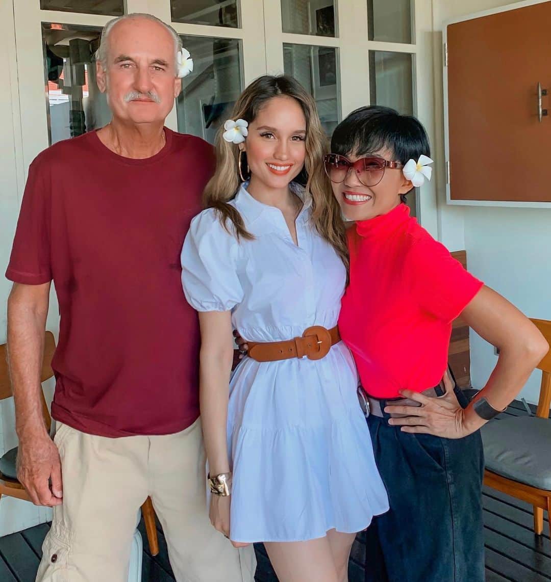 Cinta Lauraさんのインスタグラム写真 - (Cinta LauraInstagram)「Grateful to still be able to spend Eid with my parents. First time in over 8 years! ♥️ Kalau kalian udah sempat ngapain aja selama Idul Fitri? • • #cintalaurakiehl #kiehlers」5月25日 10時00分 - claurakiehl