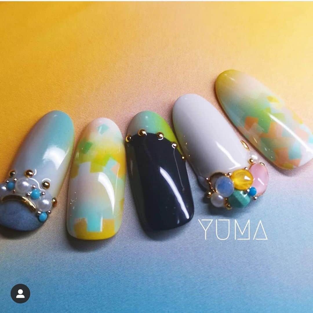 initygel_officialさんのインスタグラム写真 - (initygel_officialInstagram)「7月号NAIL UPにYUMA先生が、数カ所に登場✨✨ INITYのリッチパールコレクションセカンドの感想にもご協力頂きました！ ありがとうございました🙇‍♂️🙇‍♀️ 是非NAIL UPでYUMA先生をチェックしてみてください😊  #Repost @style___y with @get_repost ・・・ NAIL UP!様  掲載して頂きました  エアブラシ企画では 違うテイストを２種 使用しているアイテムなど ご紹介頂いております  アクリルスカのページにも 載せて頂きました  発売中です  是非お手に取って見て頂けると 嬉しいです☺️❤️. .  宜しくお願い致します  #ネイル #ネイリスト #メンズネイリスト #ネイルアップ #NAILUP #ネイル雑誌 #エアブラシ #アイニティ #INITY #inity #initygel #YUMA」5月25日 10時02分 - initygel_official