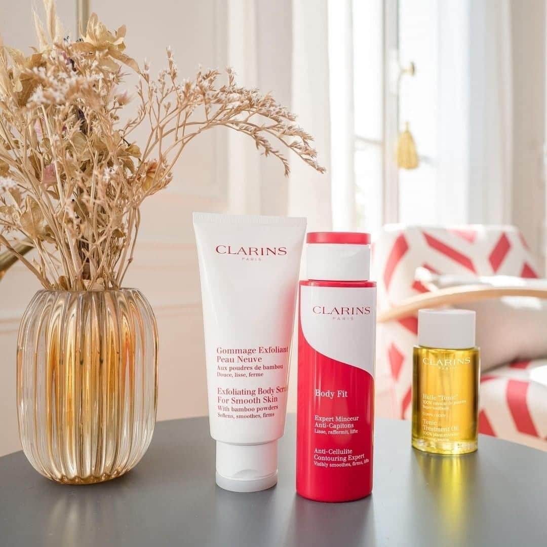 Clarins Canadaさんのインスタグラム写真 - (Clarins CanadaInstagram)「The ultimate cellulite fighting trio ! The Exfoliating Body Scrub For Smooth skin gently removes impurities so that products applied afterward penetrate more easily, the Tonic Treatment Oil tones and firms the skin while Body Fit visibly smooths skin by reducing the appearance of cellulite. ⁣_________ ⁣Le trio anti-capitons par excellence ! Le Gommage Exfoliant Peau Neuve lisse la peau et optimise sa réceptivité aux soins appliqués par la suite, l'Huile ''Tonic'' la tonifie et la raffermit tandis que Body Fit améliore son relief en réduisant l'apparence des capitons. ⁣. ⁣. ⁣. ⁣#Clarins #ItsAllAboutYou #ClarinsBody」5月25日 10時15分 - clarinscanada
