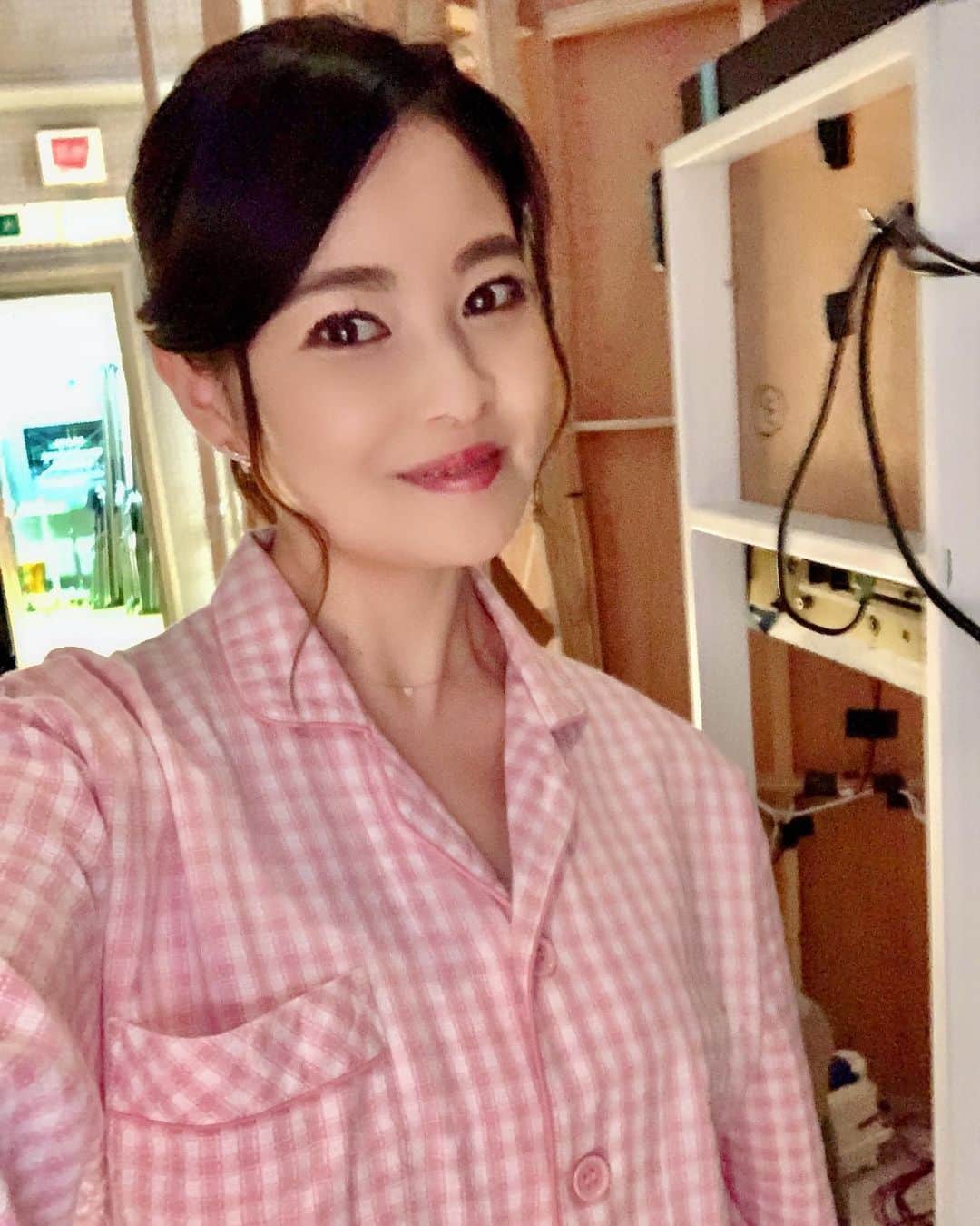 のインスタグラム：「おはようございます☀お天気も戻ってきて嬉しい朝♫ 今日は2本のCMに出演✨ 2本目はパジャマ衣装。 木曜日まで毎日出ます♡ #今朝の一枚  #お仕事 #ライオンcm #ぐっとラック #TBS #吉田玲奈」