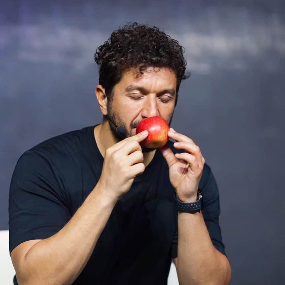 ヴァレンティナ・ゼリャヴァのインスタグラム：「С Днём Рождения, Артур!!! классно, что ты есть 🌼❤️🌼❤️🌼❤️🌼❤️🌼❤️🌼❤️🌼❤️🌼❤️🌼❤️🌼❤️」