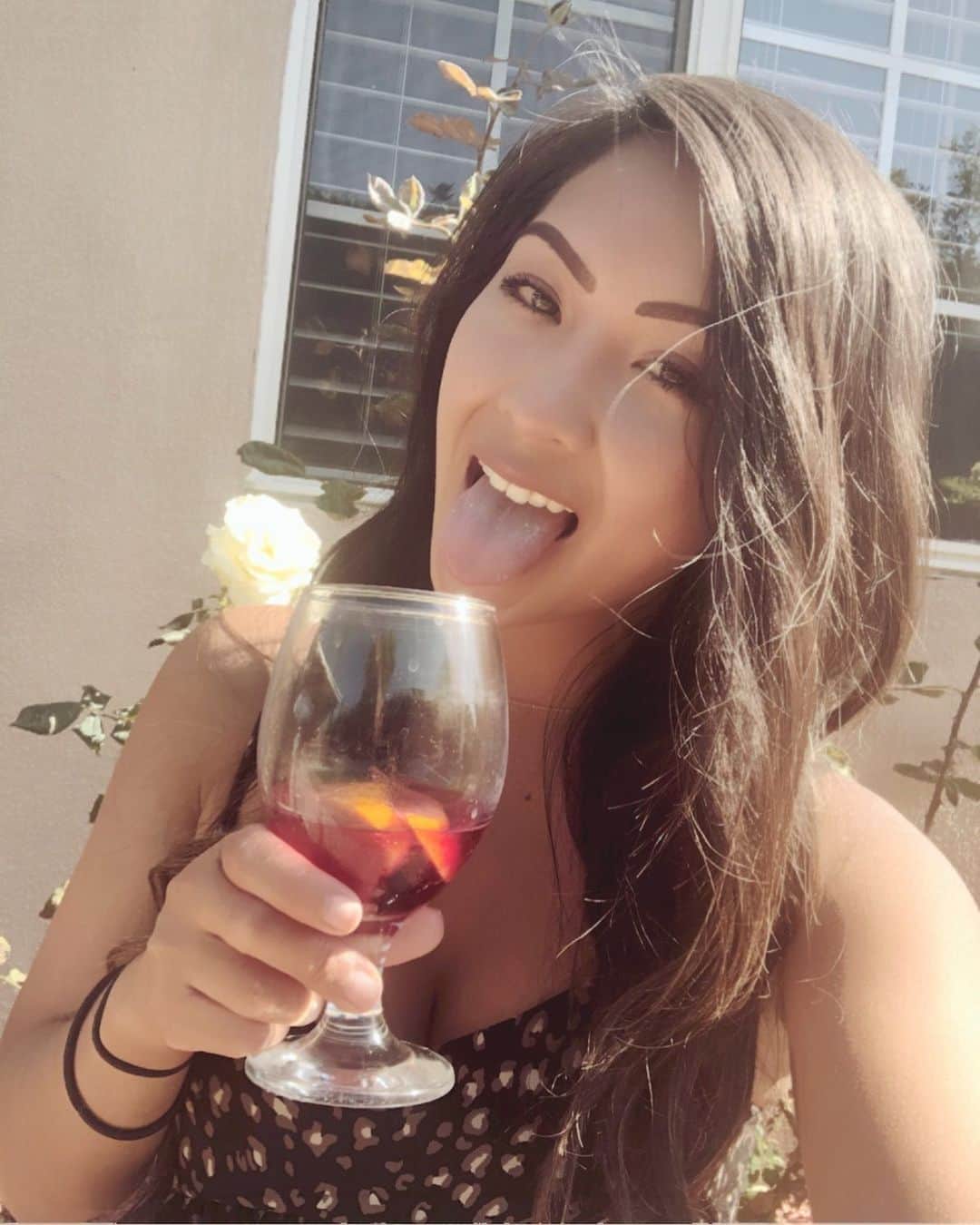 Jada Lalita Patipaksiriのインスタグラム：「A girl and her sangria 🍷☀️🌸」