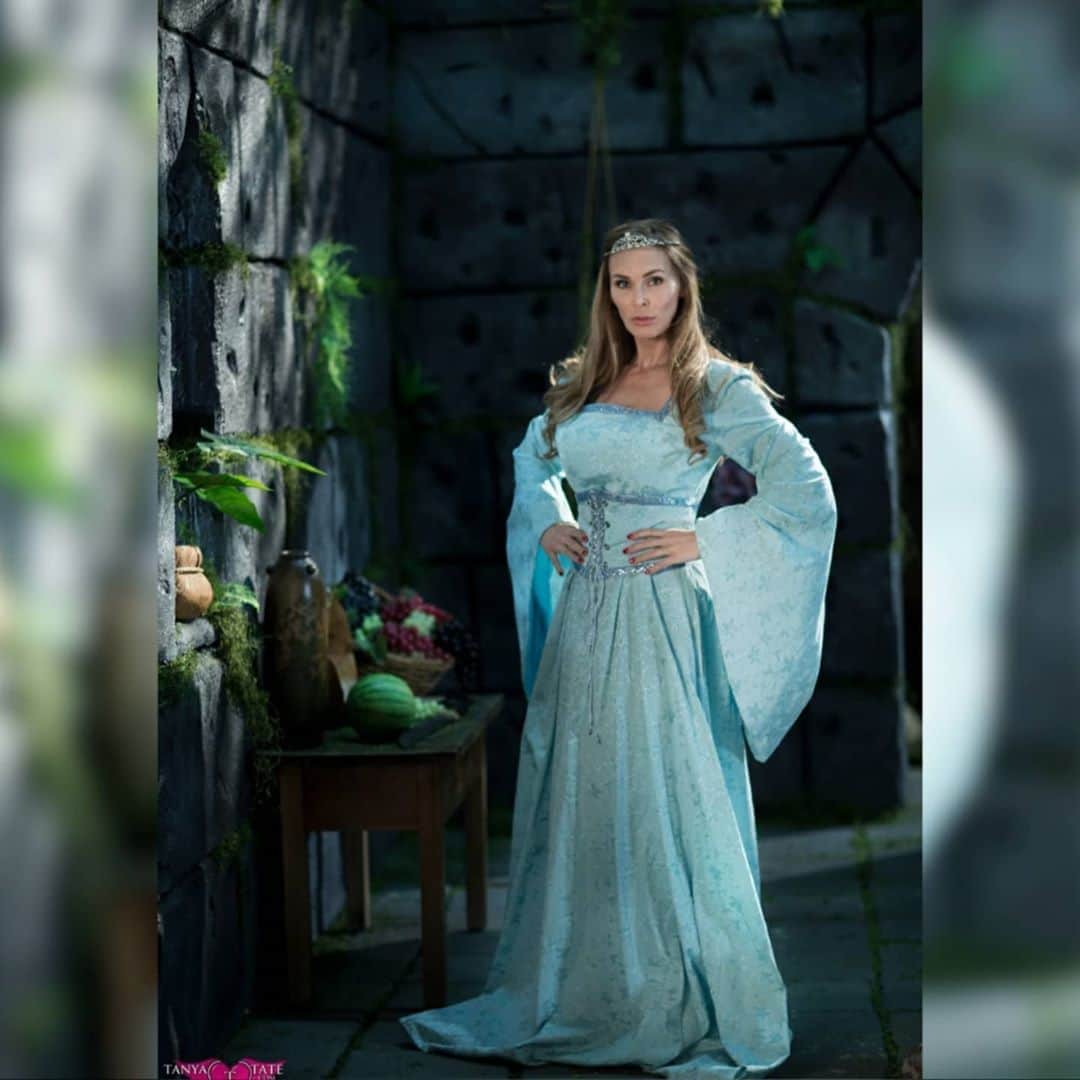 ターニャ・テイトさんのインスタグラム写真 - (ターニャ・テイトInstagram)「If I am the queen what role would you play in my kingdom ?」5月25日 2時05分 - tanyatate