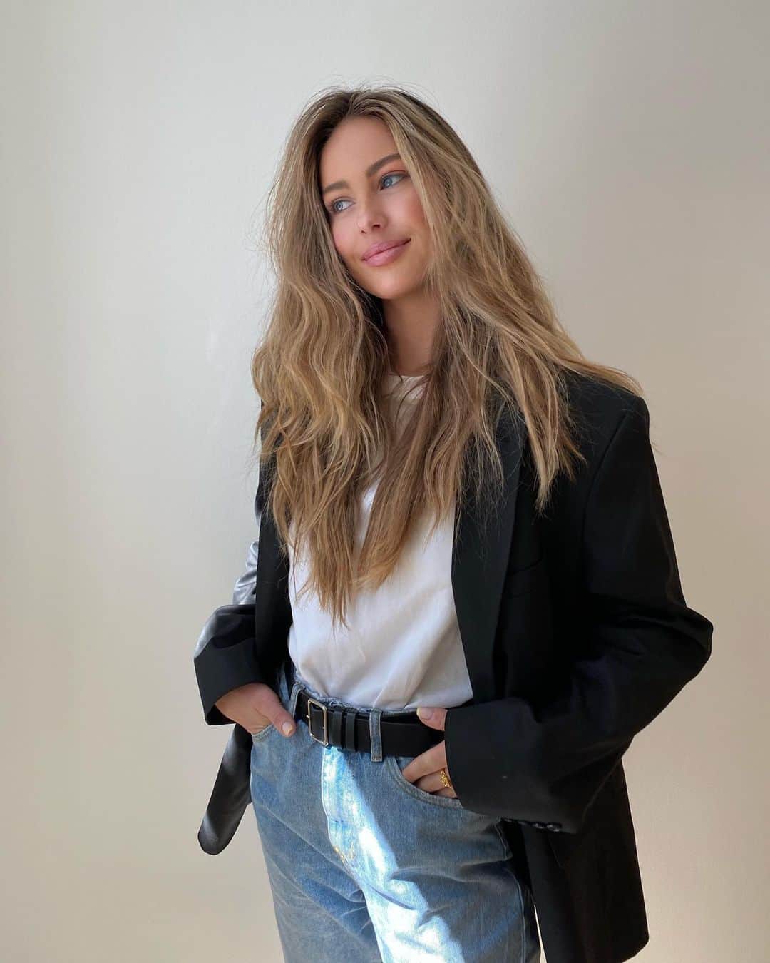 Mathilde Goehlerのインスタグラム：「Can’t wait for this week to come ♥️🍓」