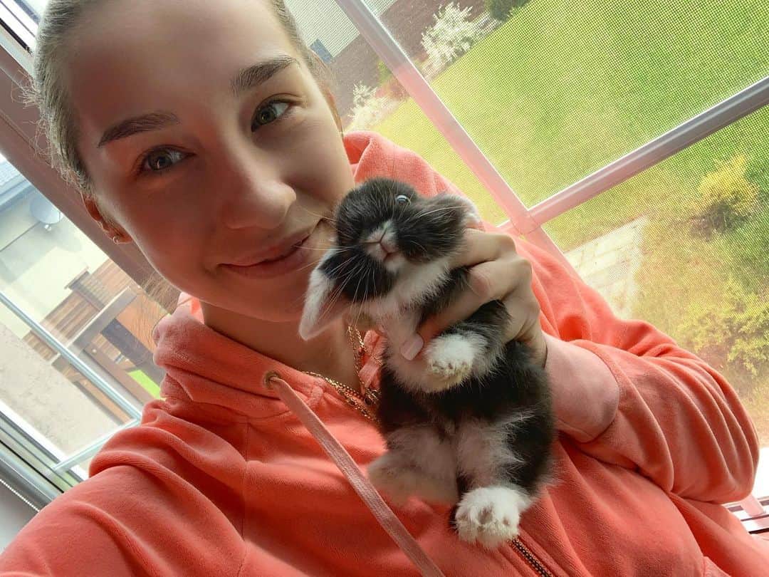 エカチェリーナ・ガールキナのインスタグラム：「Знакомьтесь, это Крош🐰💗」