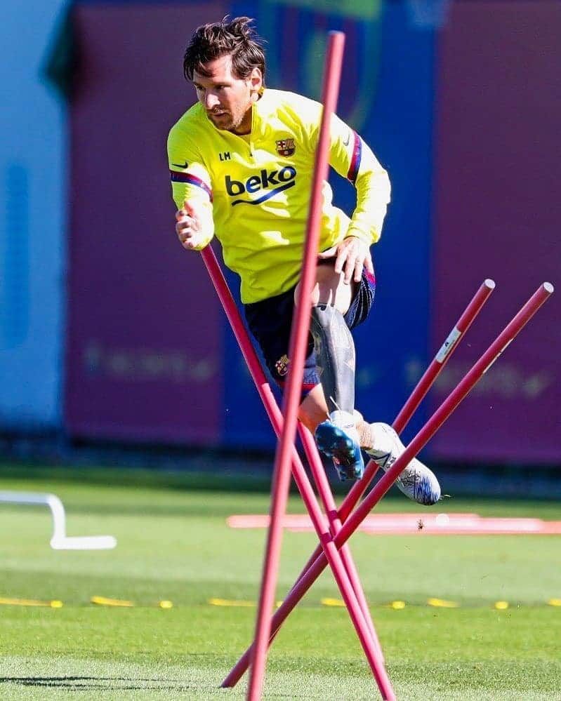 FCバルセロナさんのインスタグラム写真 - (FCバルセロナInstagram)「JUMP 🪂」5月25日 2時48分 - fcbarcelona