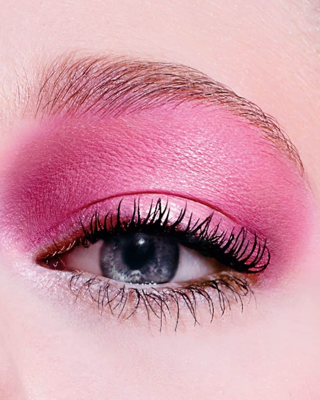 クリスチャンディオールさんのインスタグラム写真 - (クリスチャンディオールInstagram)「Pink, not only on the lips at Dior Makeup! On cheeks for a beautiful natural good-looking or on the eyes for a striking colorful eye makeup look. Makeup by @peterphilipsmakeup, Creative & Image Director of Dior Makeup. • #diorcolors #diormakeup @diormakeup」5月25日 3時00分 - dior