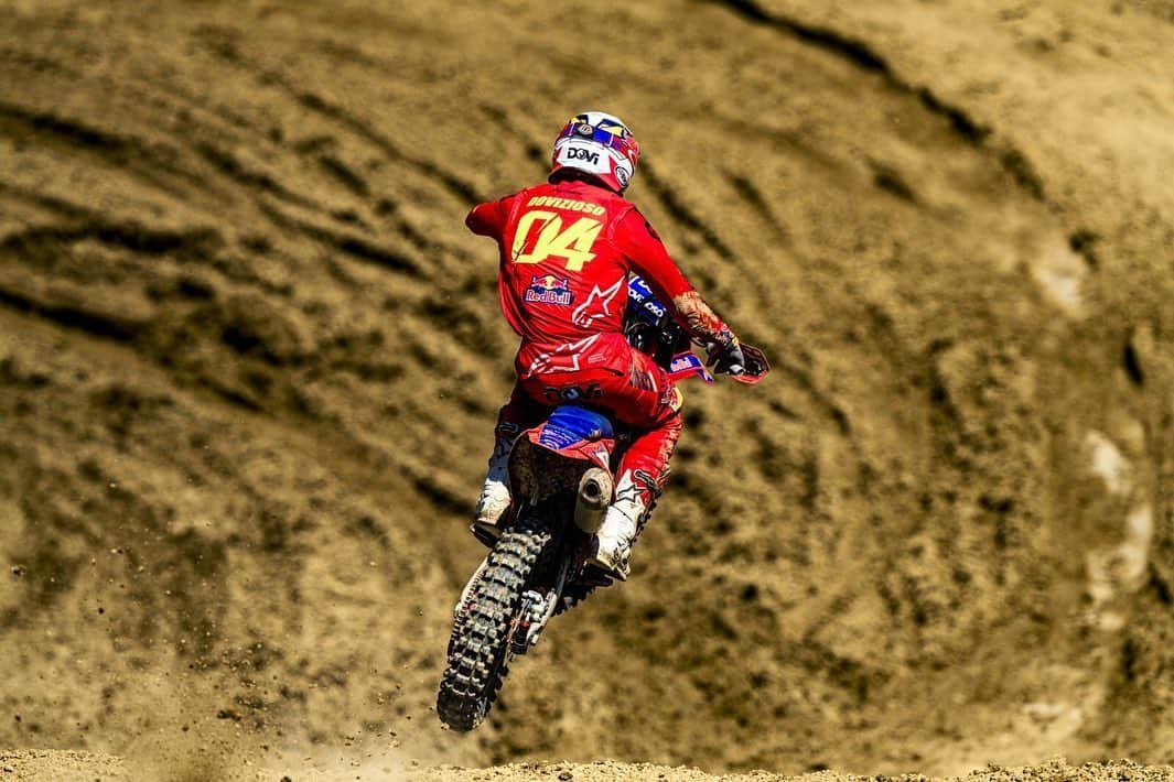 アンドレア・ドヴィツィオーゾさんのインスタグラム写真 - (アンドレア・ドヴィツィオーゾInstagram)「Lovin’it #MX #Training  #Dovi04 #AD04 #undaunted #ForzaDucati #MotoGP #Alpinestars #SuomyHelmets #RedBull #OldWildWest #Biotekna #Mondottica #DucatiEyewear #lentidavistaGalileo 📷 @calloalbanese」5月25日 4時22分 - andreadovizioso